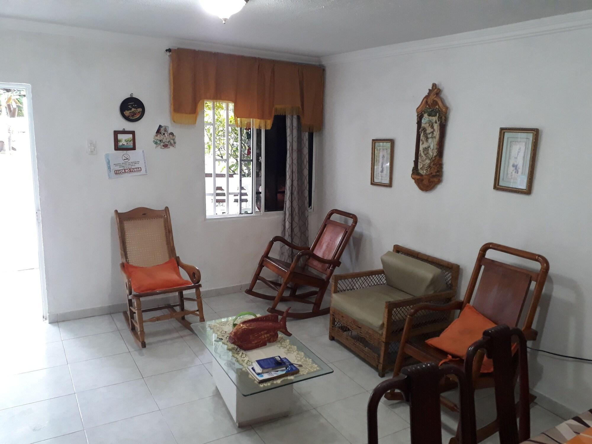 Comodidades del Alojamiento Room in Guest Room - Posada Green Sea in the Harmony Hall Hill Area of San Luis