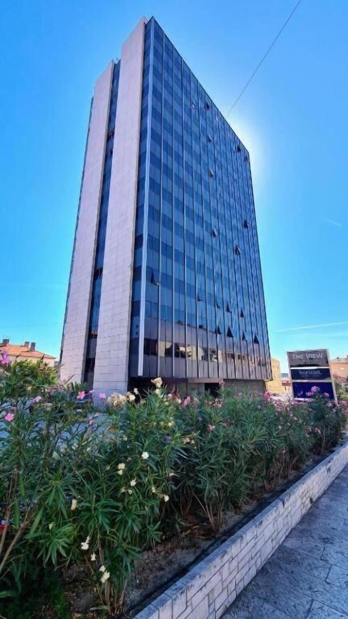 Vista Exterior Apinelo Tower Rooms