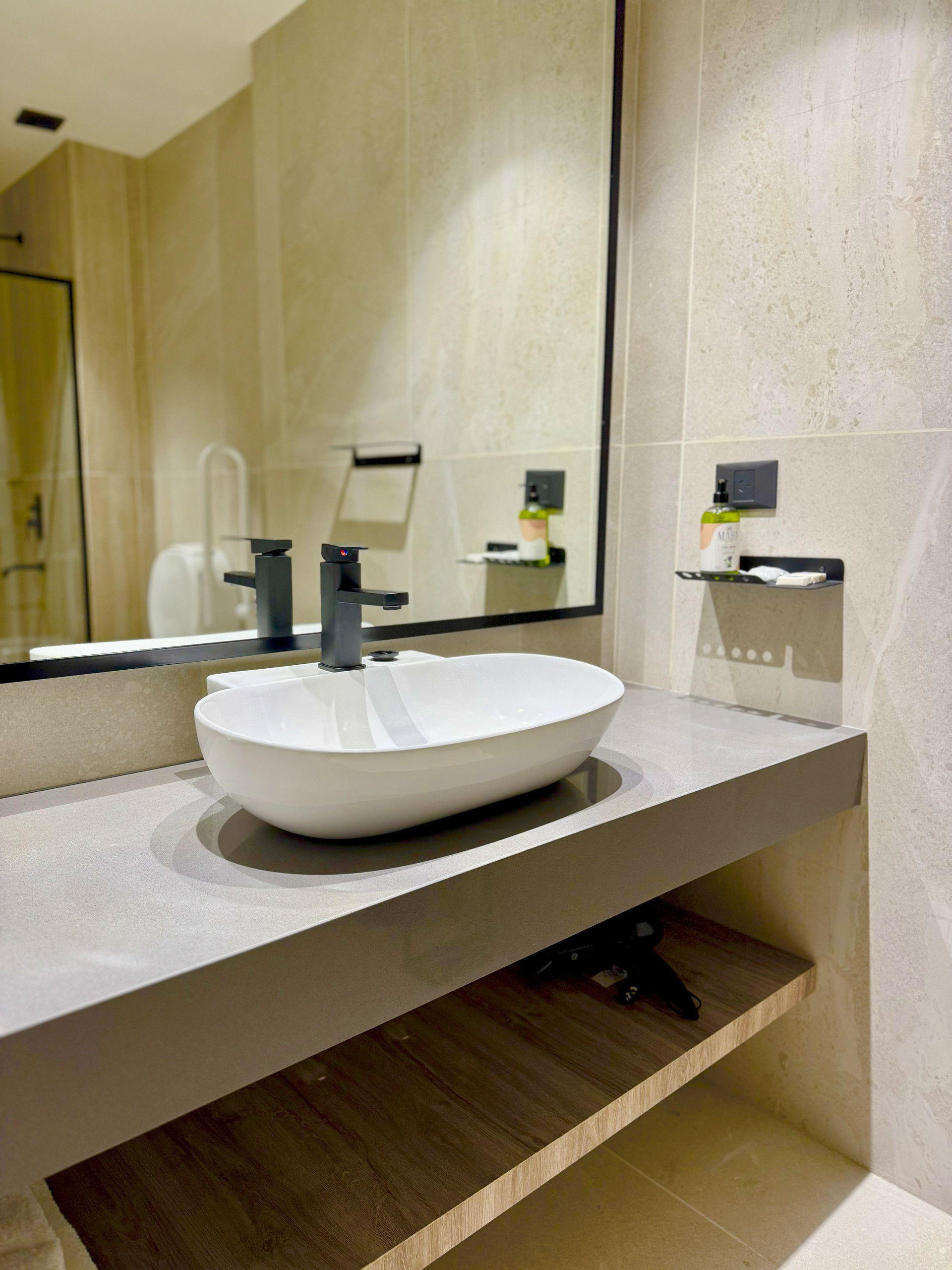 Comodidades do quarto MABRA SUITES