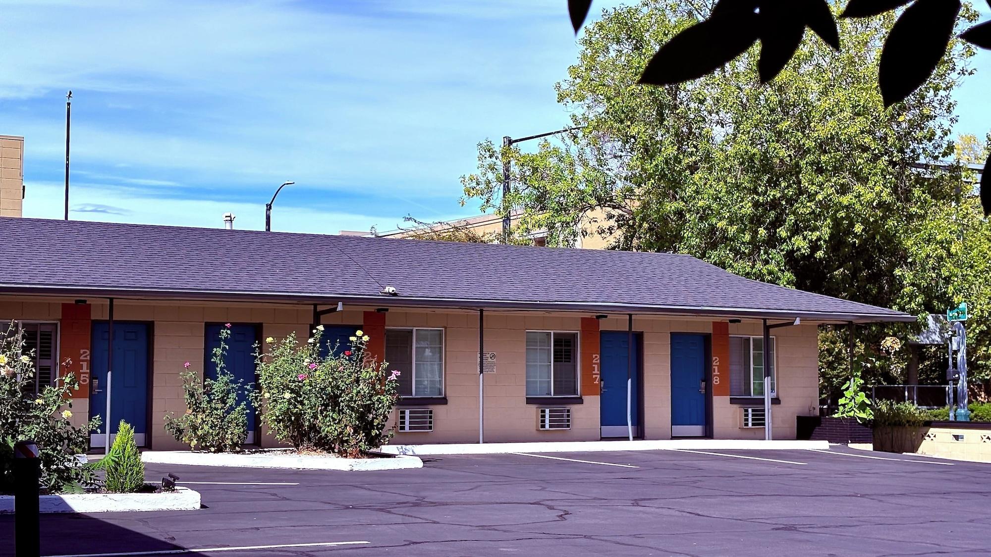 Vista Exterior City Center Motel