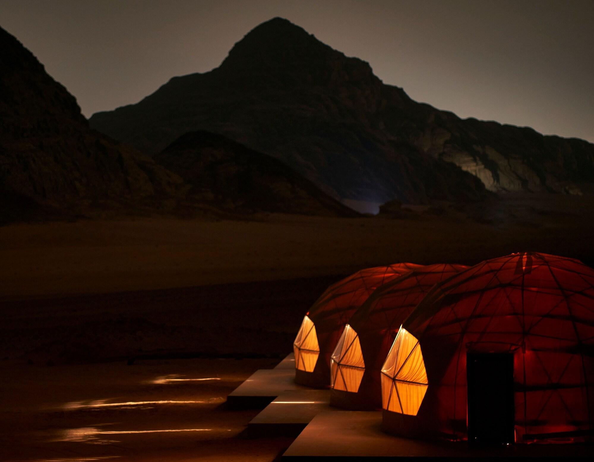 Varios Wild Oryx Camp Bubbles