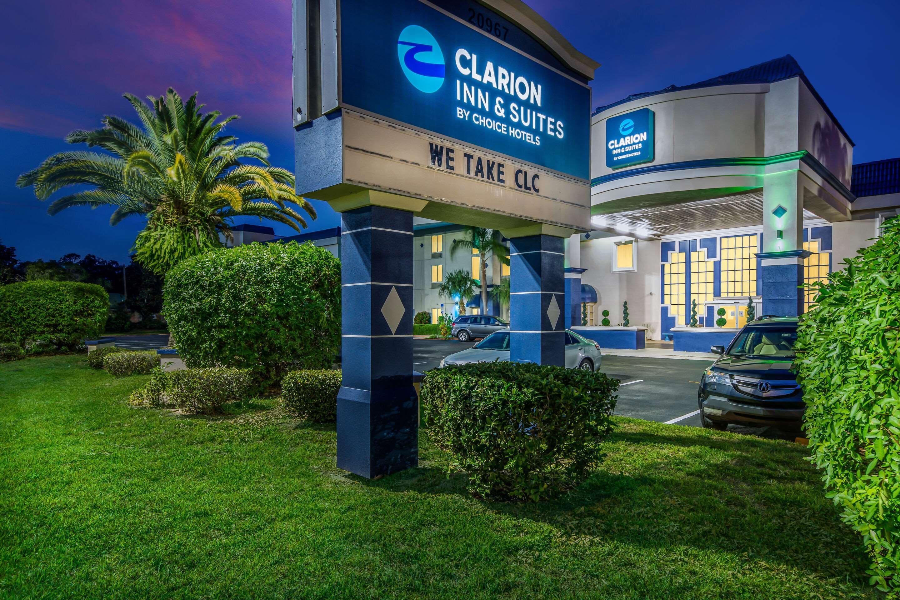 Vista Exterior Clarion Inn & Suites Central Clearwater Beach