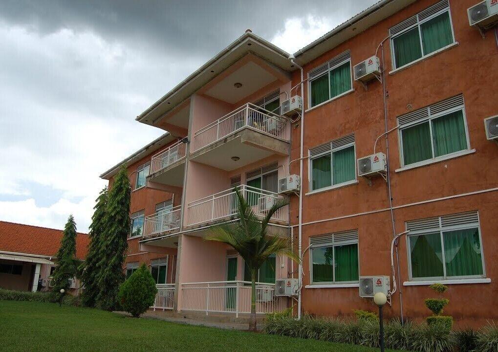 Vista Exterior Gulu Churchill Courts Hotel