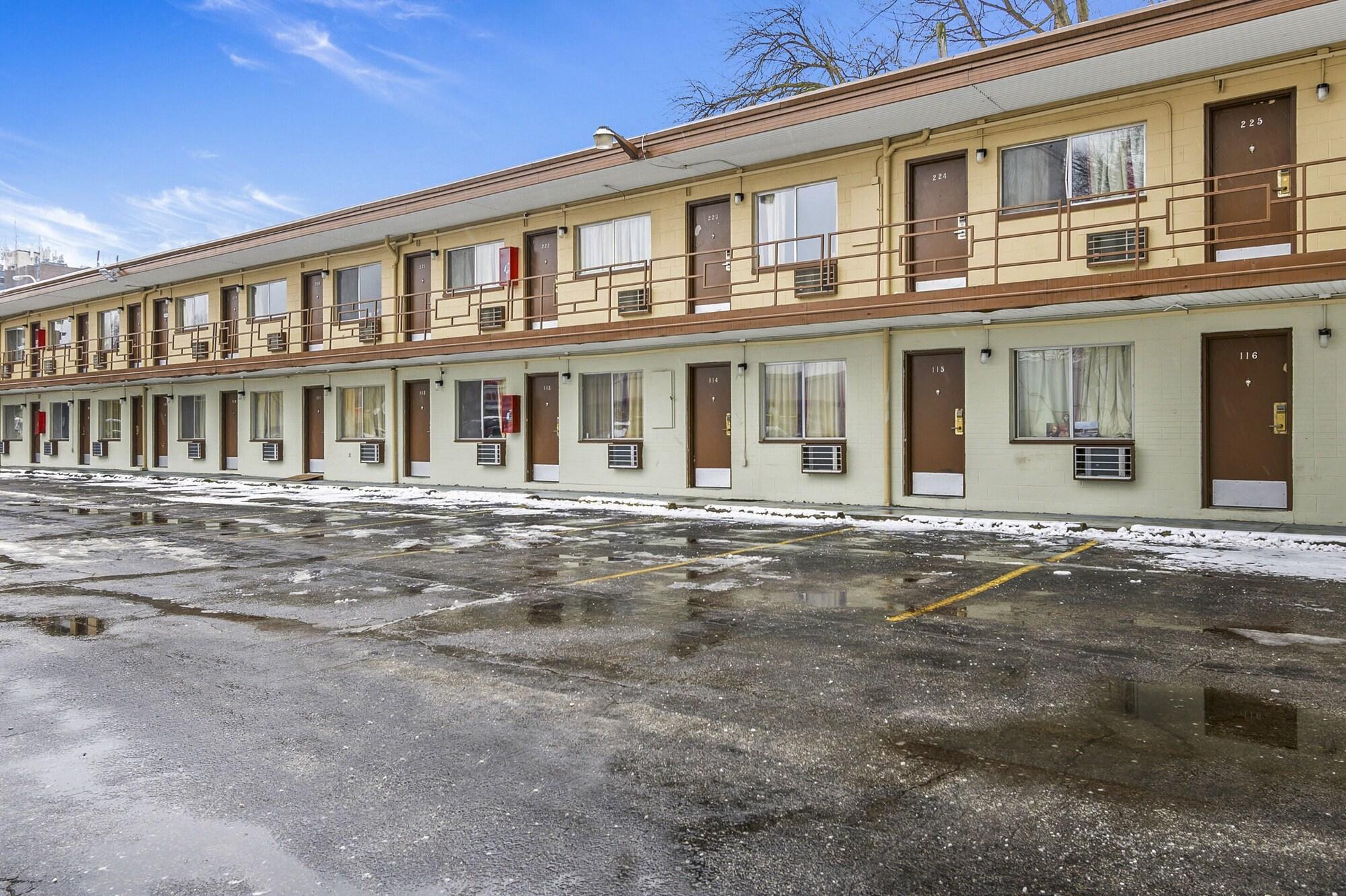 Vista Exterior OYO Hotel Downtown Peoria I-74