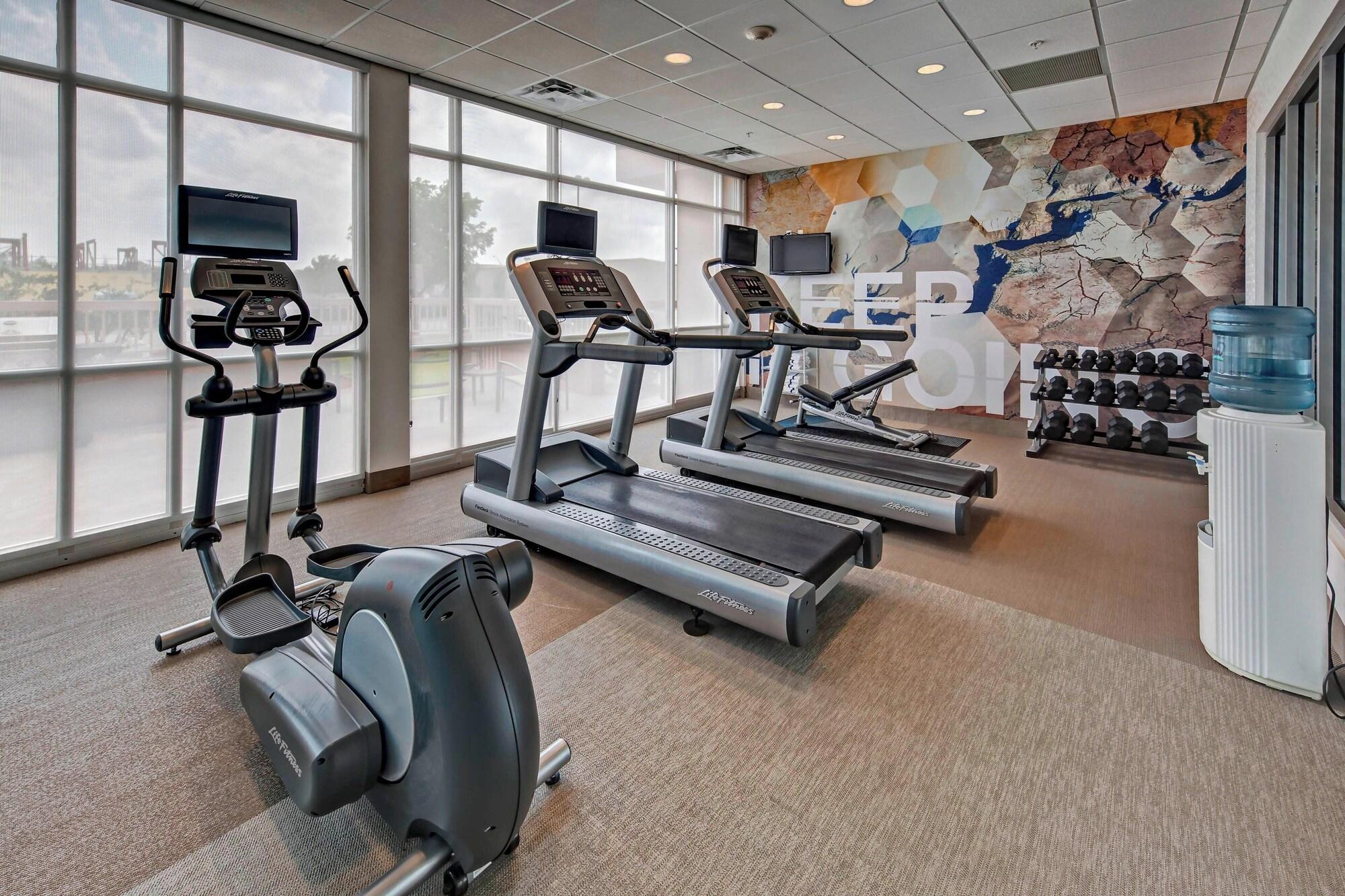 Gimnasio Springhill Suites by Marriott Moore