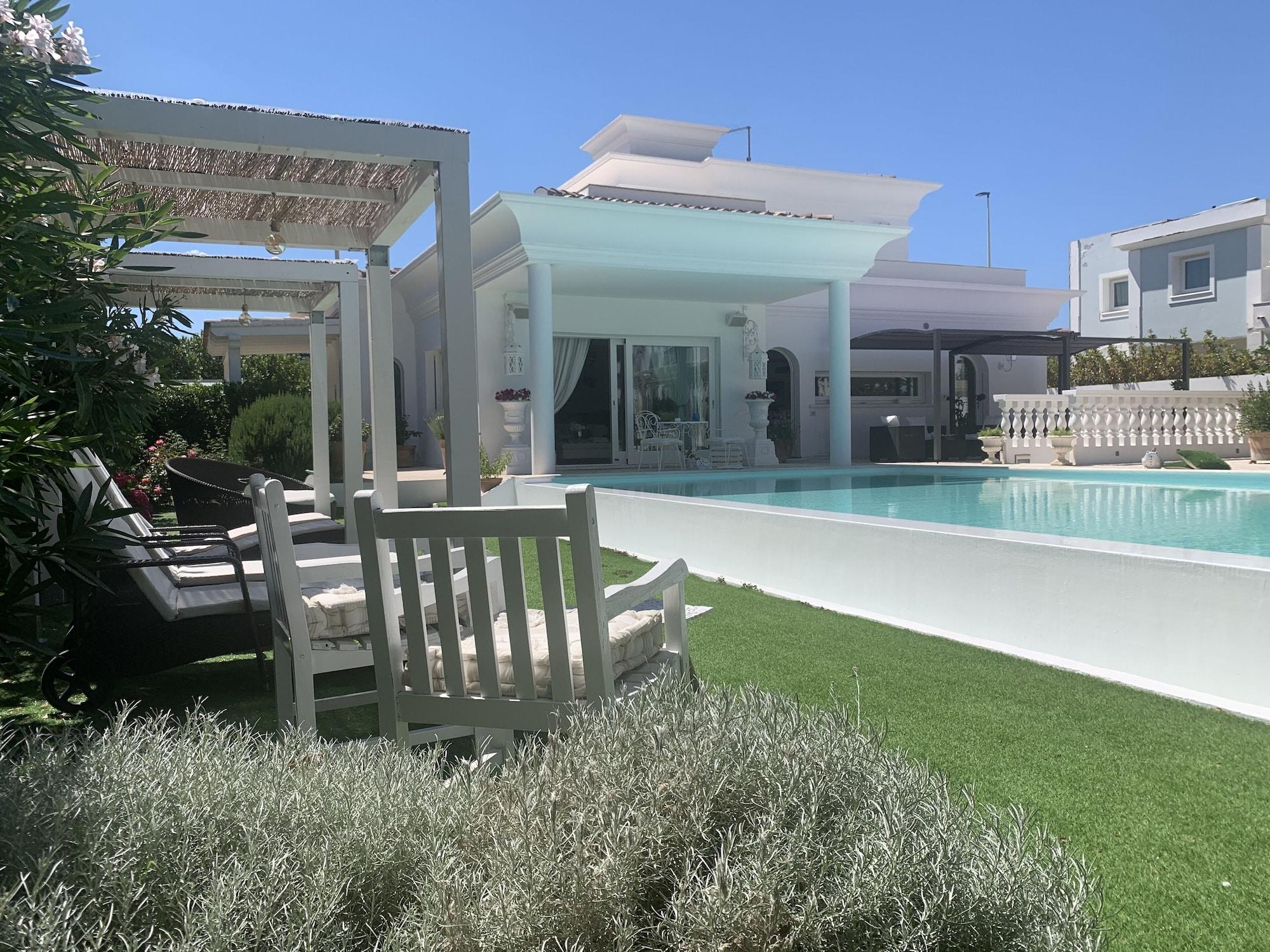 Vista Exterior White House Luxury Hospitality