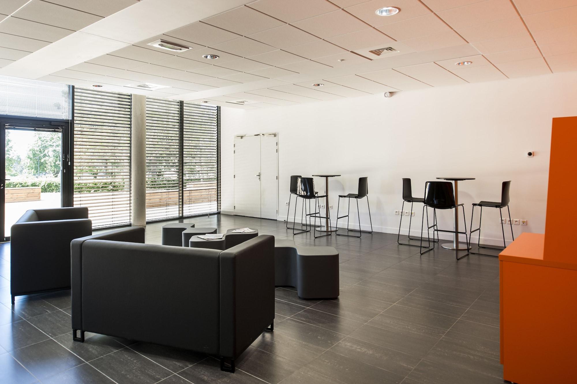 Vista Lobby Adonis Dijon Maison Internationale