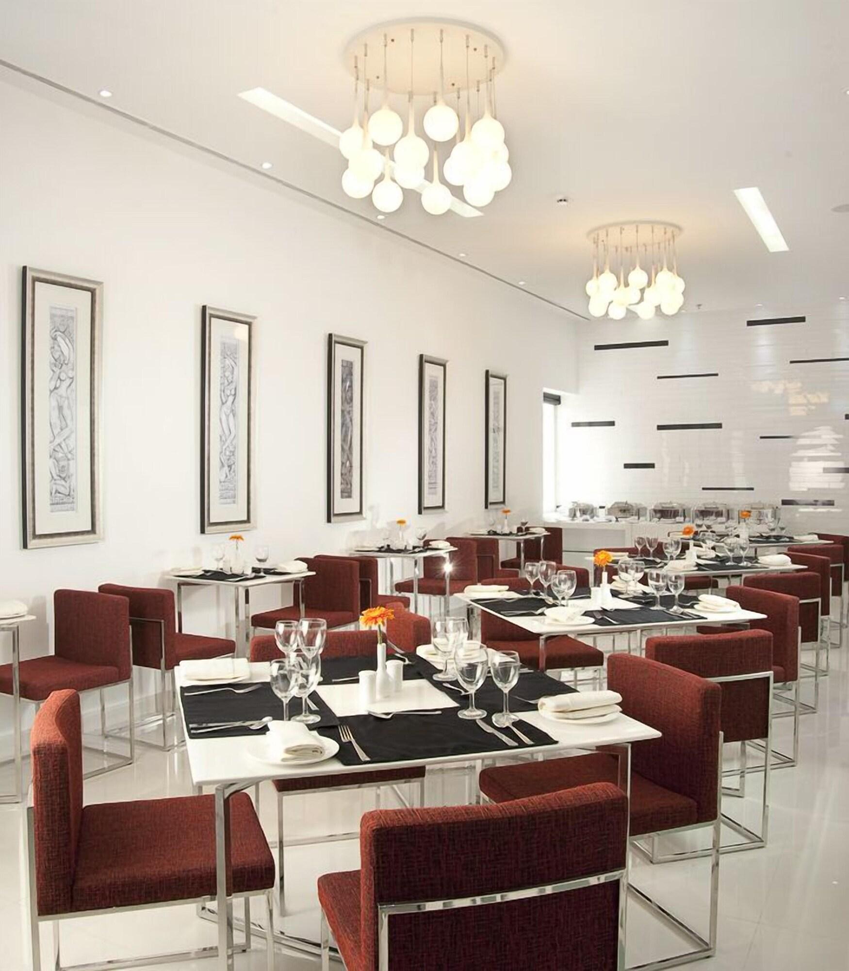 Restaurant Sapphire Suites