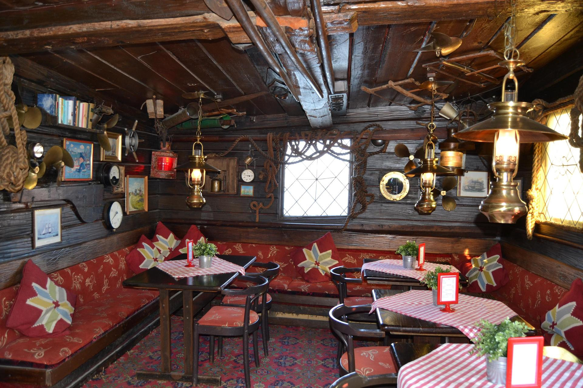 Bar/Salón The Red Boat