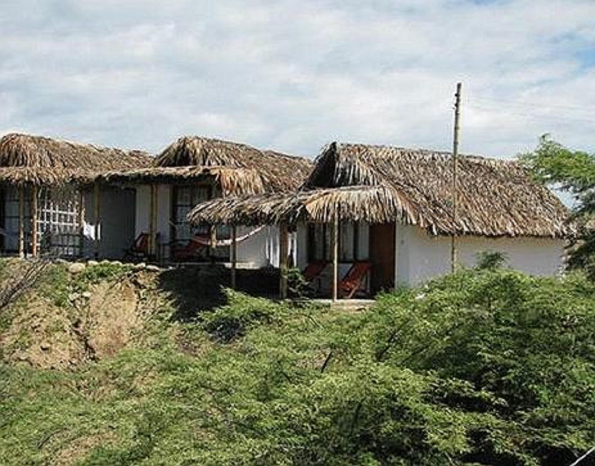 Varios KonTiki Bungalows