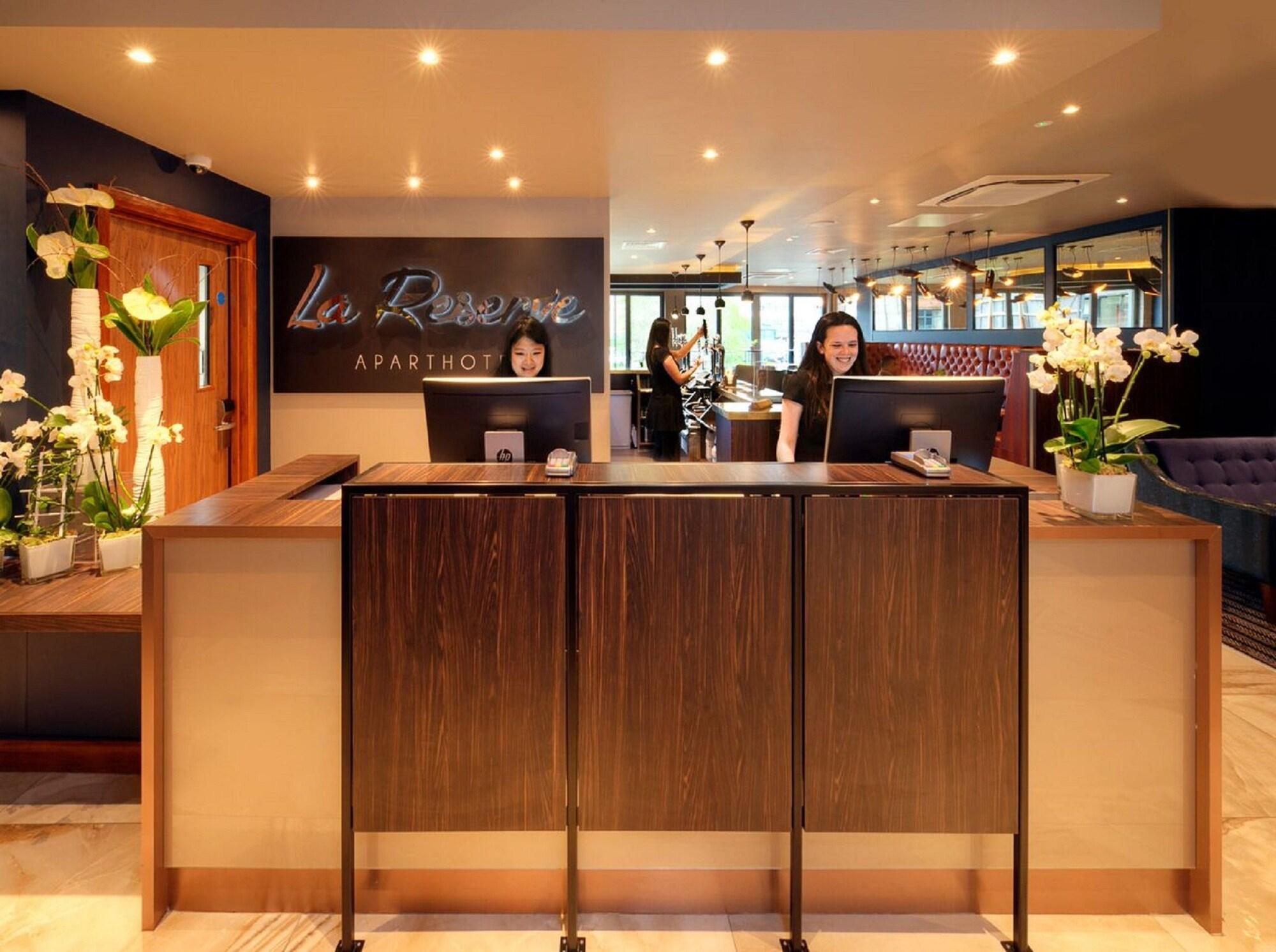 Vista Lobby La Reserve Aparthotel