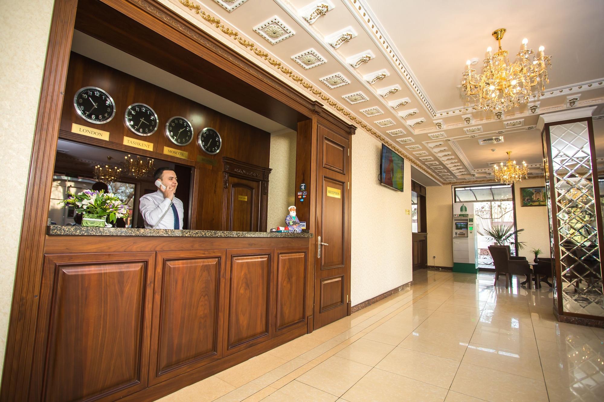 Vista Lobby Grand Capital Hotel