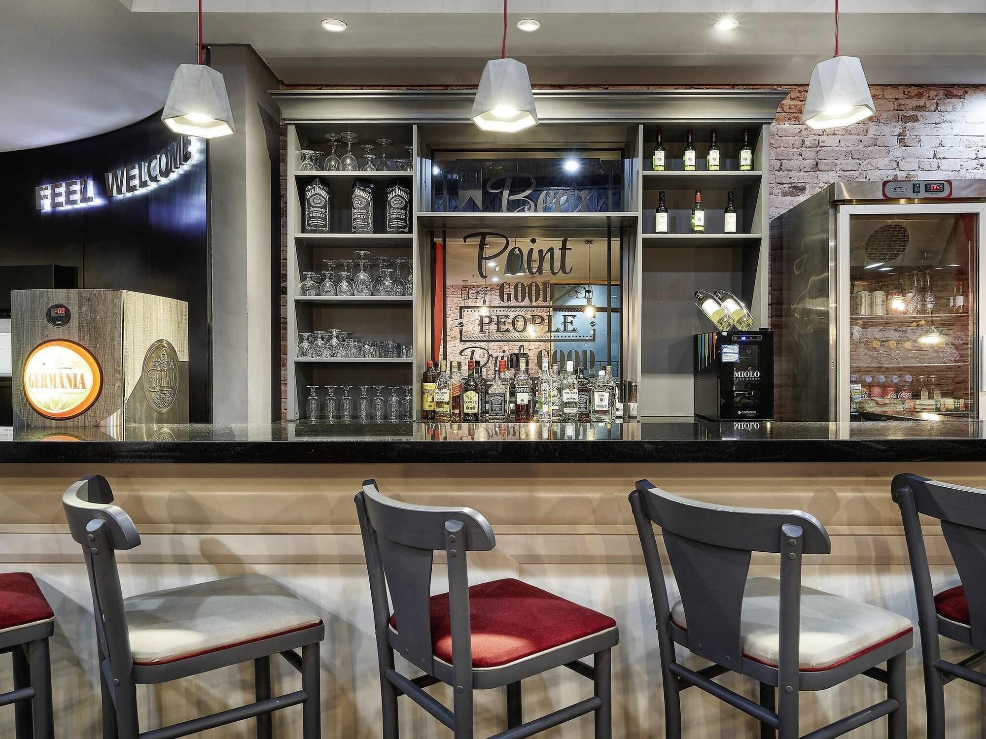 Bar/Salón ibis Taubate