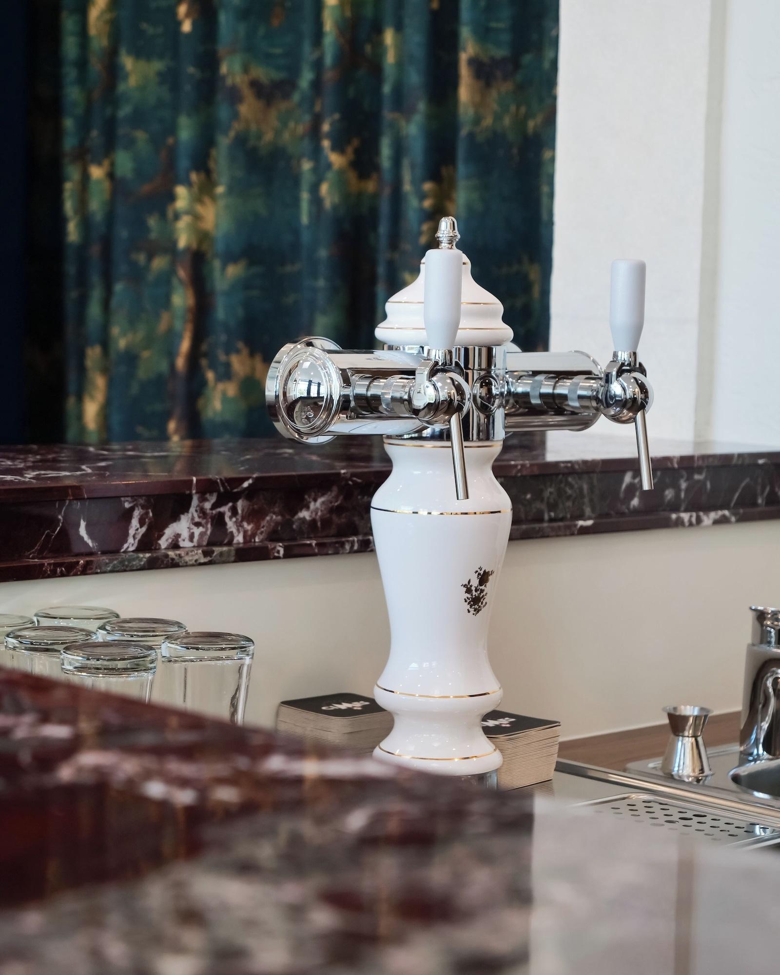 Bar/Salón Hôtel des Eaux