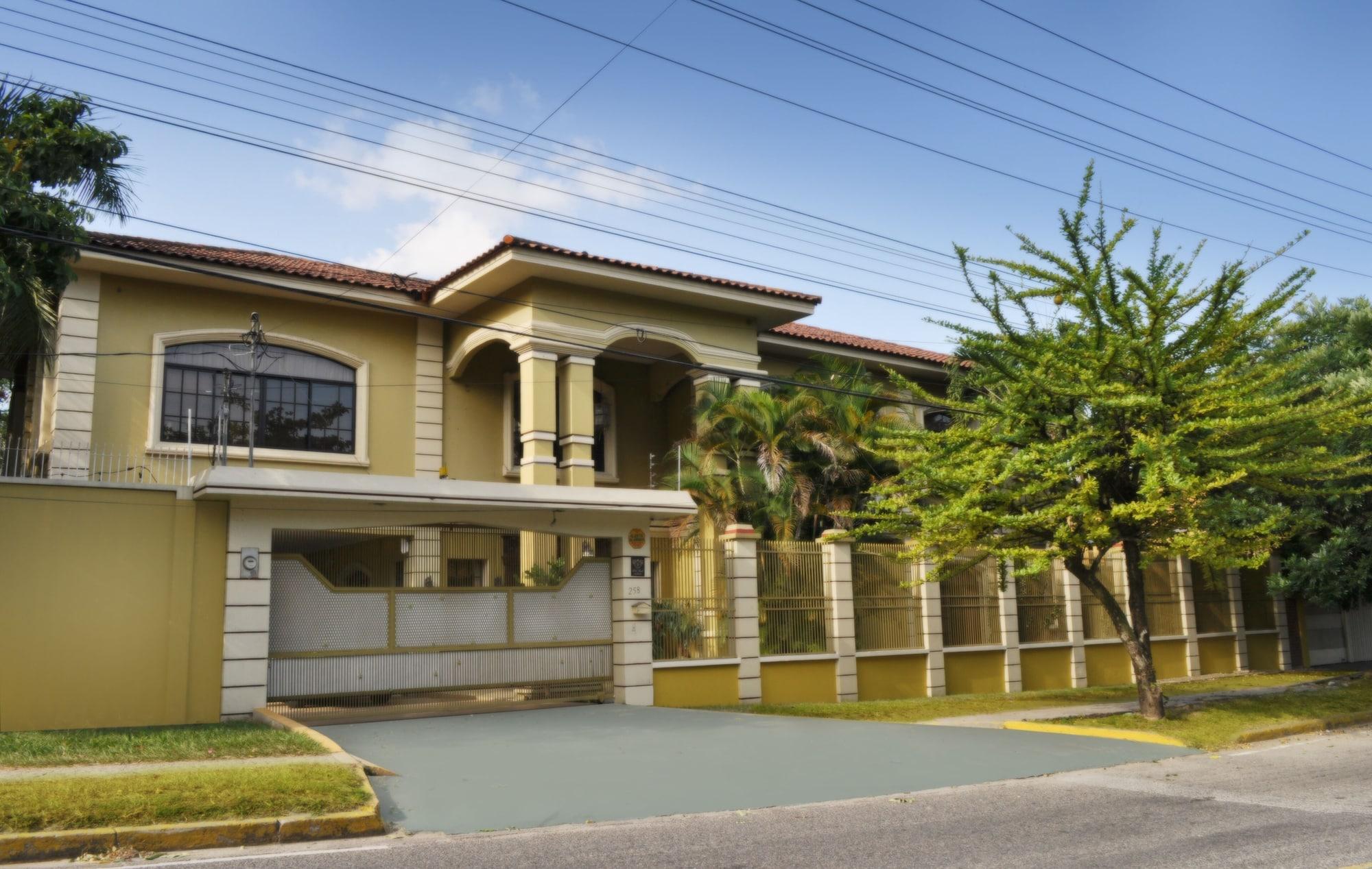 Varios Del Real - Bed & Breakfast