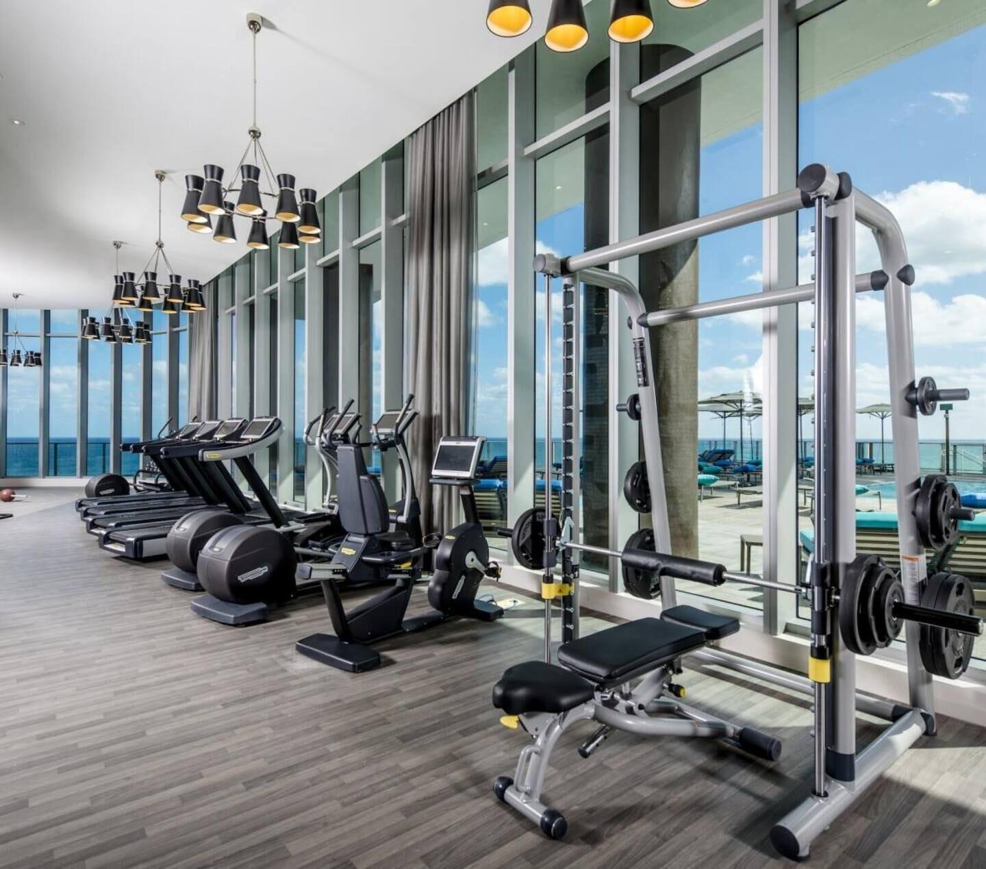 Gimnasio Lyfe Residence Building - Private apts over the beach