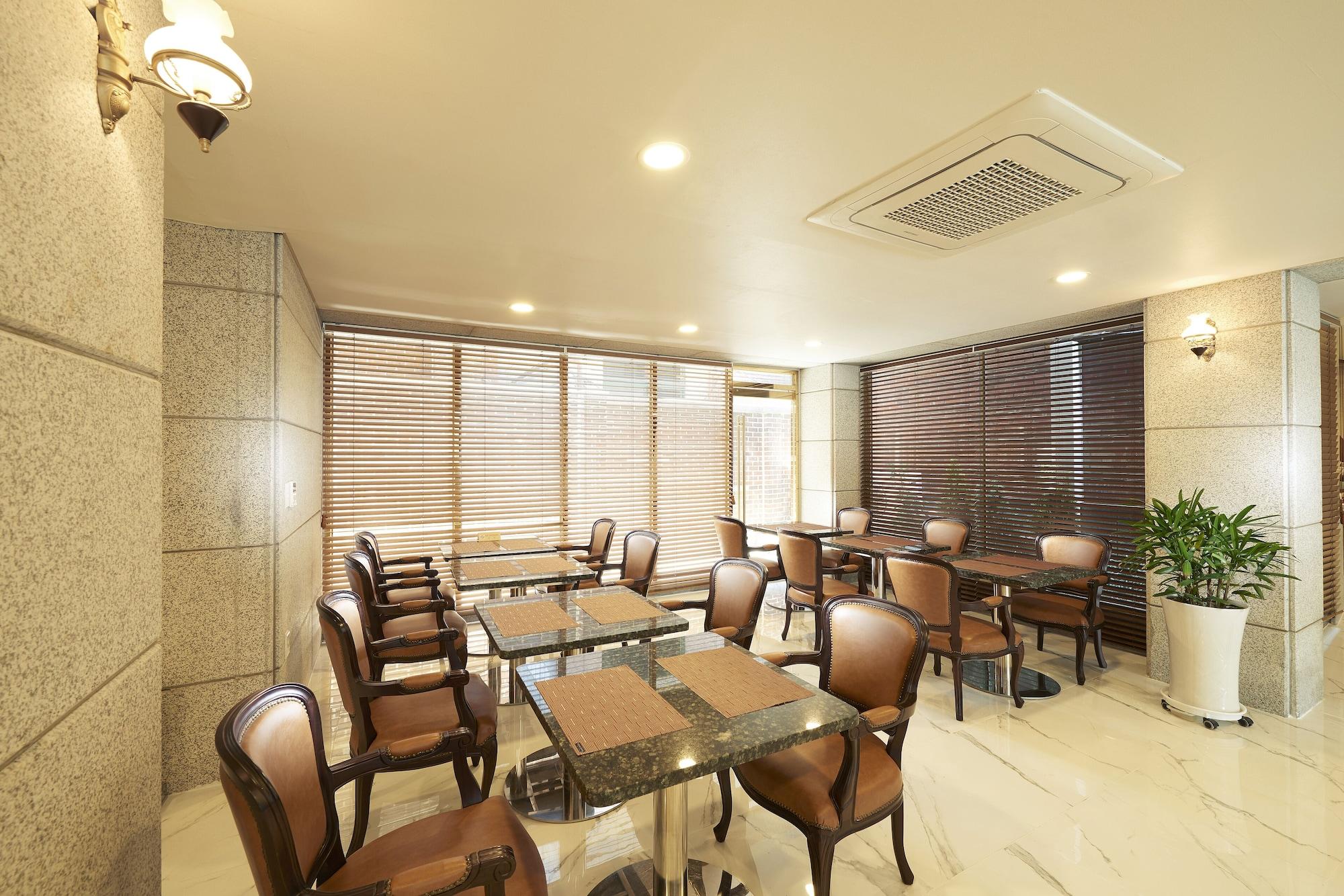 Restaurant Noble Tourist Hotel Insadong