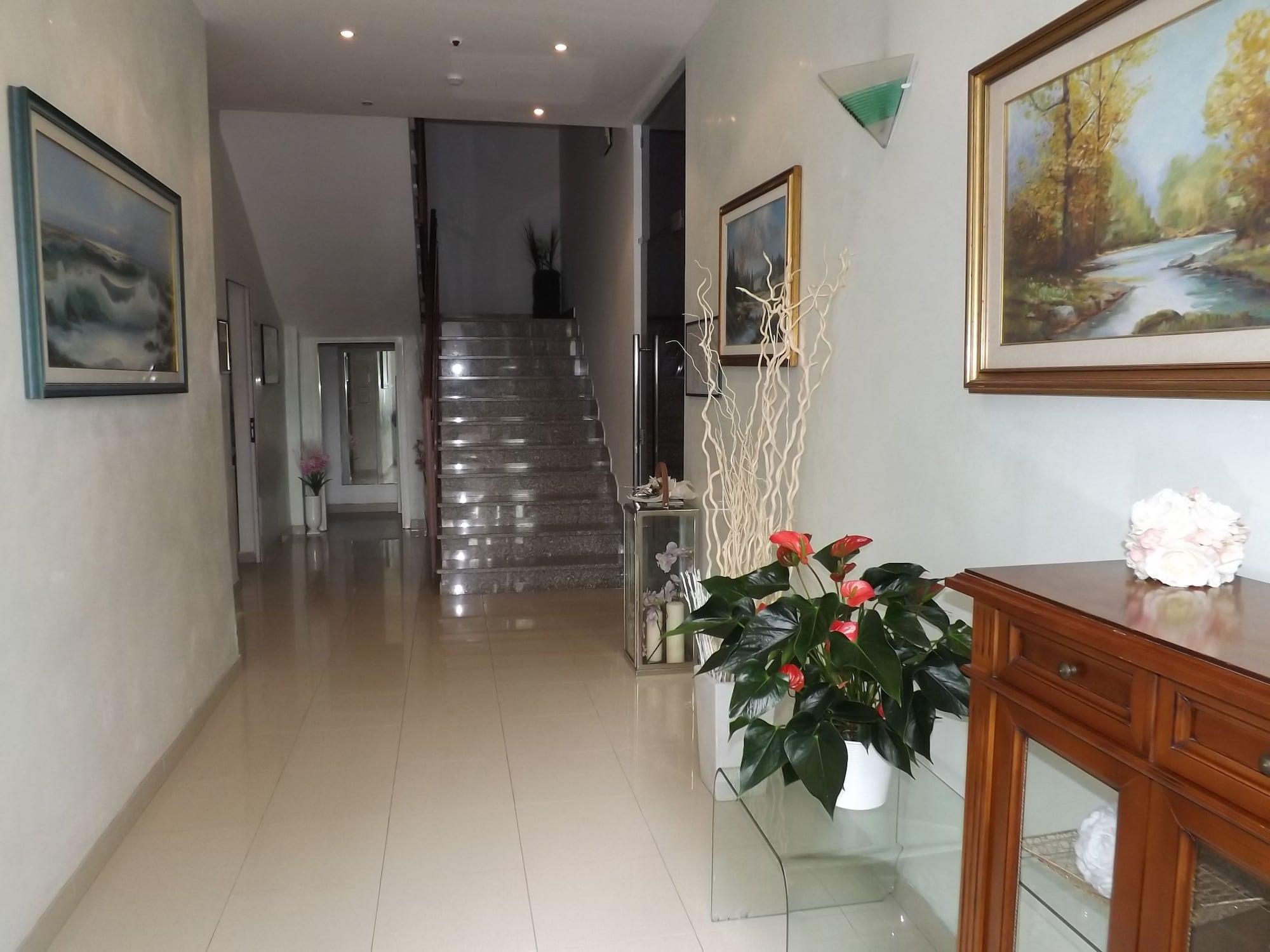 Varios Hotel Muccioli