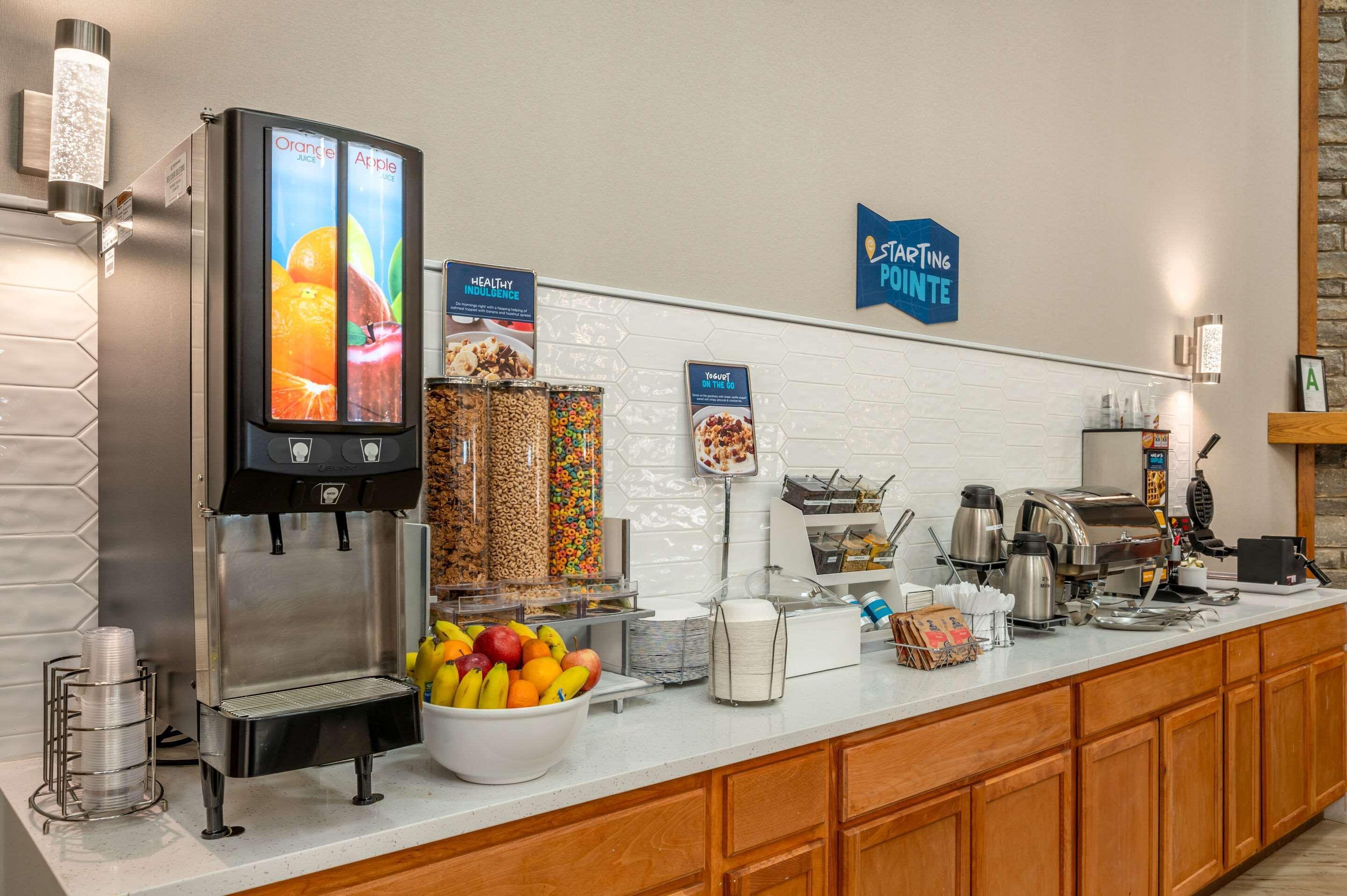 Restaurant Clarion Pointe Louisville East