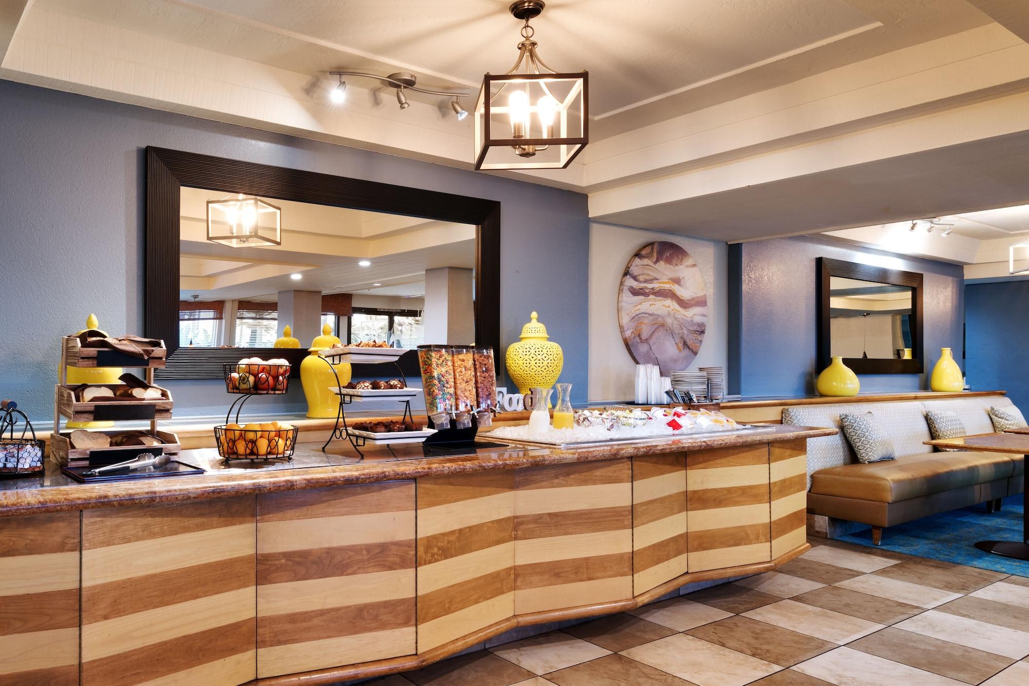 Restaurant Atrium Hotel at Orange County Airport
