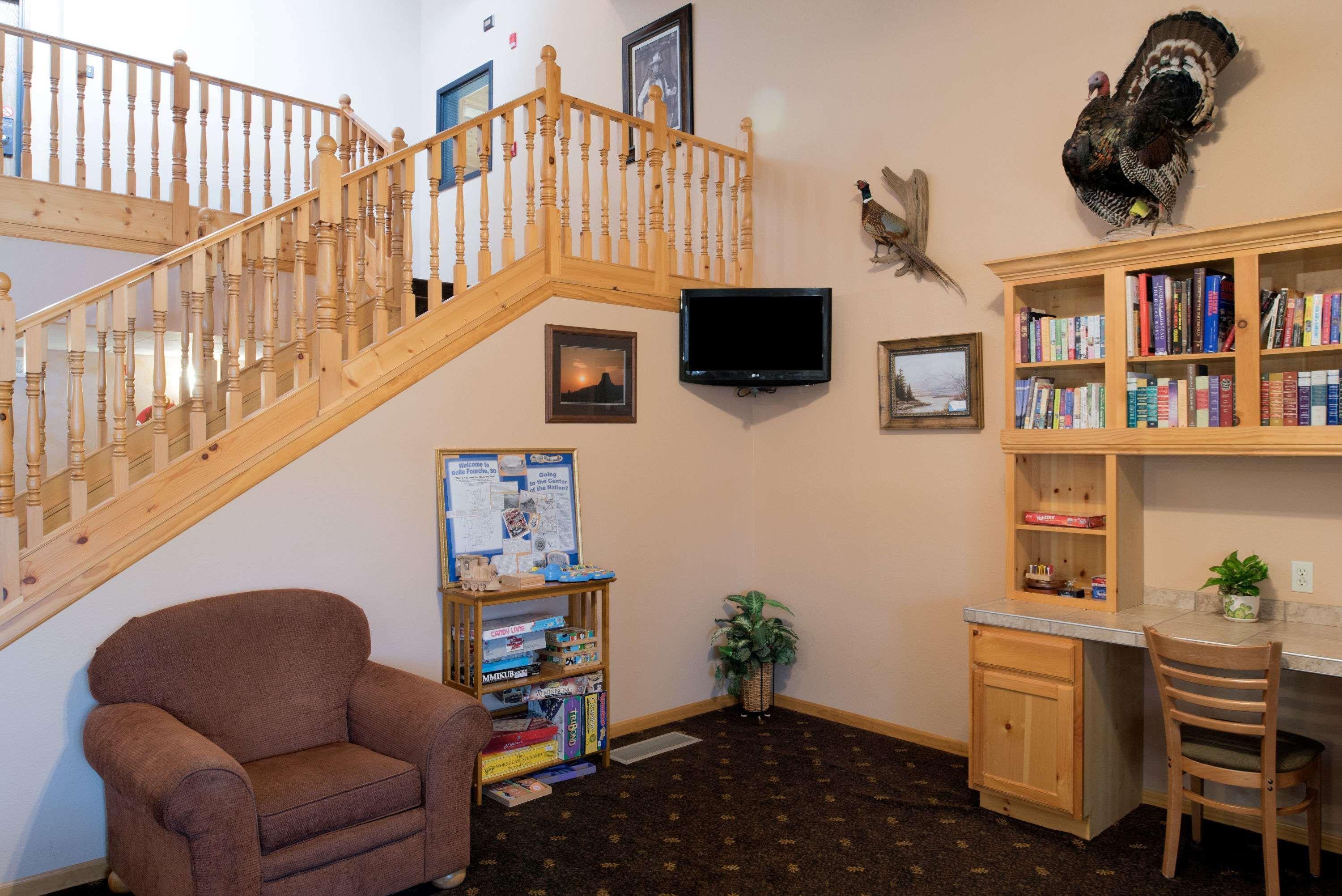 Vista Lobby AmericInn by Wyndham Belle Fourche