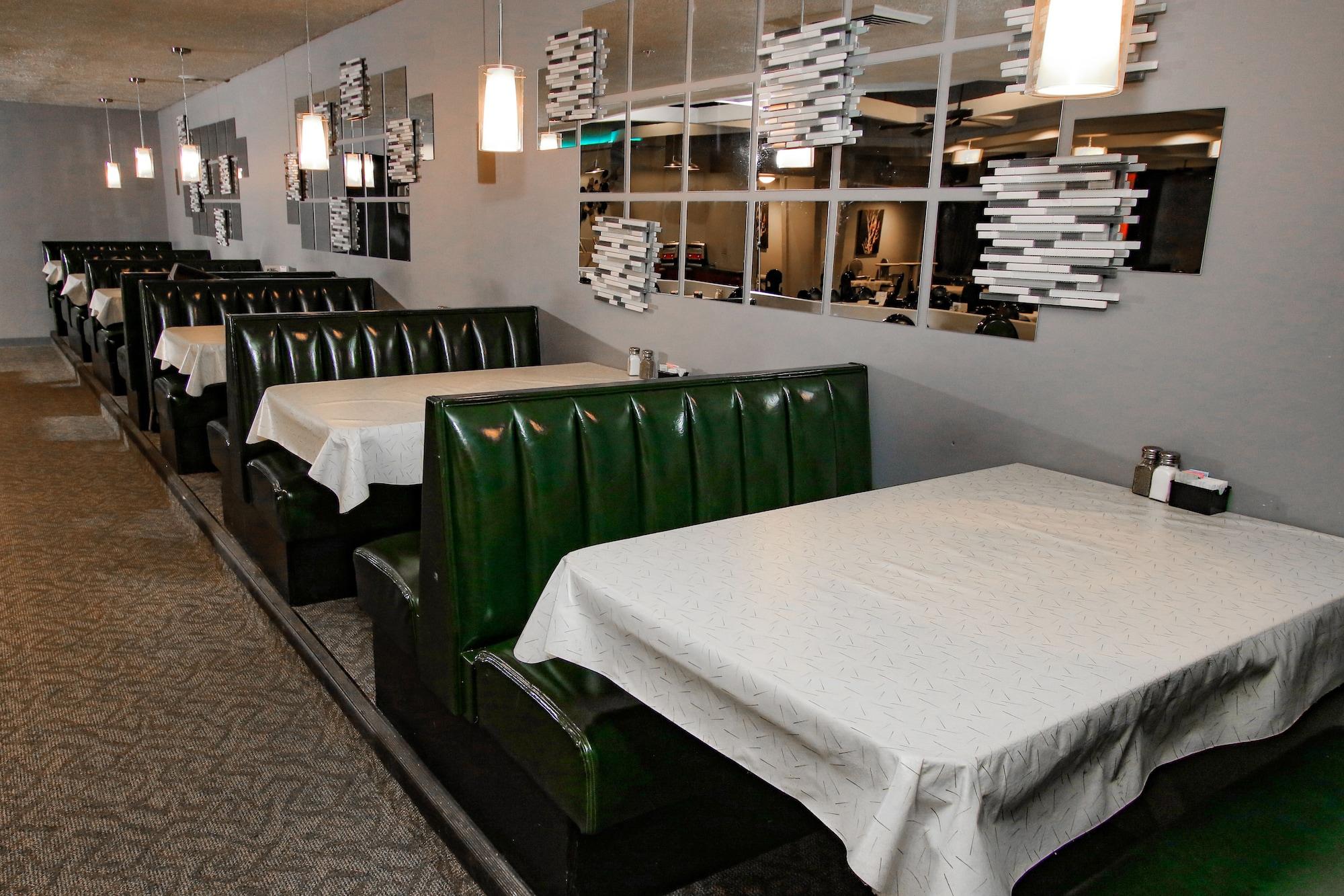 Restaurant Ramada Hotel & Conference Center by Wyndham Lewiston