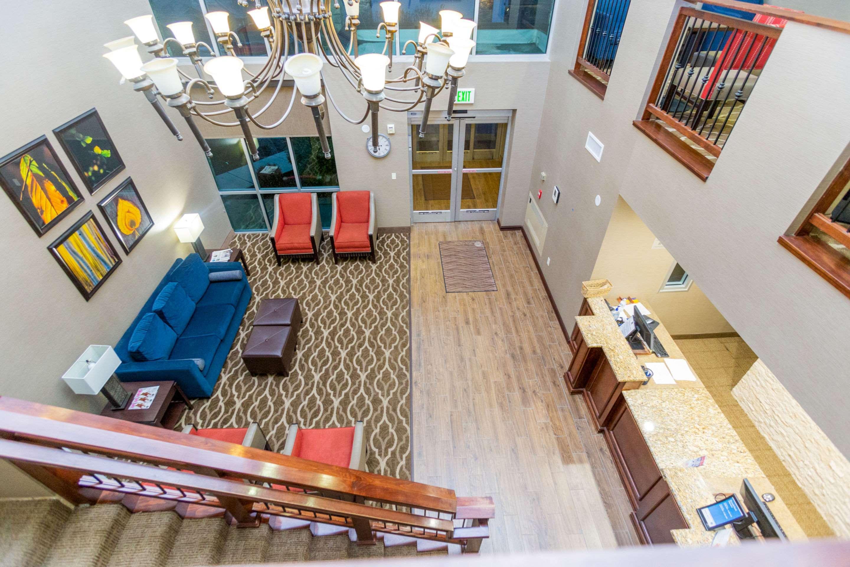 Vista Lobby Comfort Inn Downtown