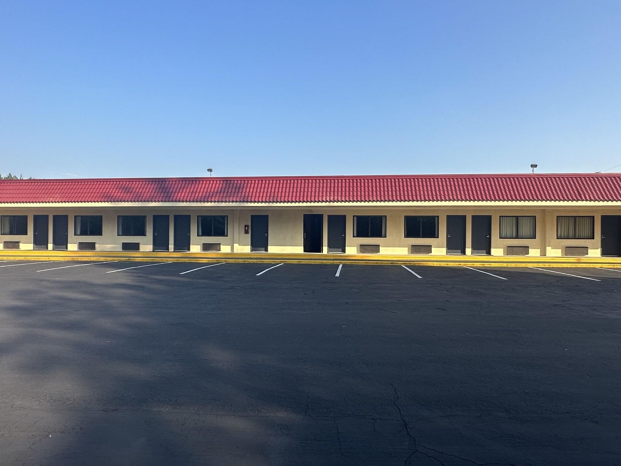 Vista Exterior Timberland Inn & Suites