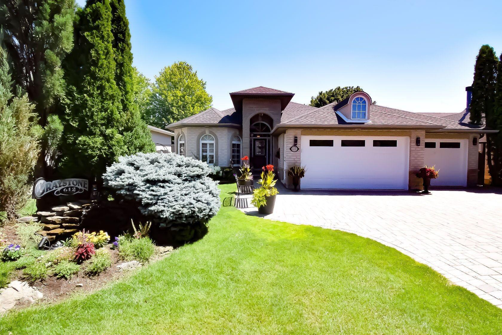 Varios Graystone Bed and Breakfast