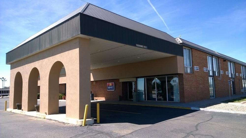 Varios Sunset inn & Suites
