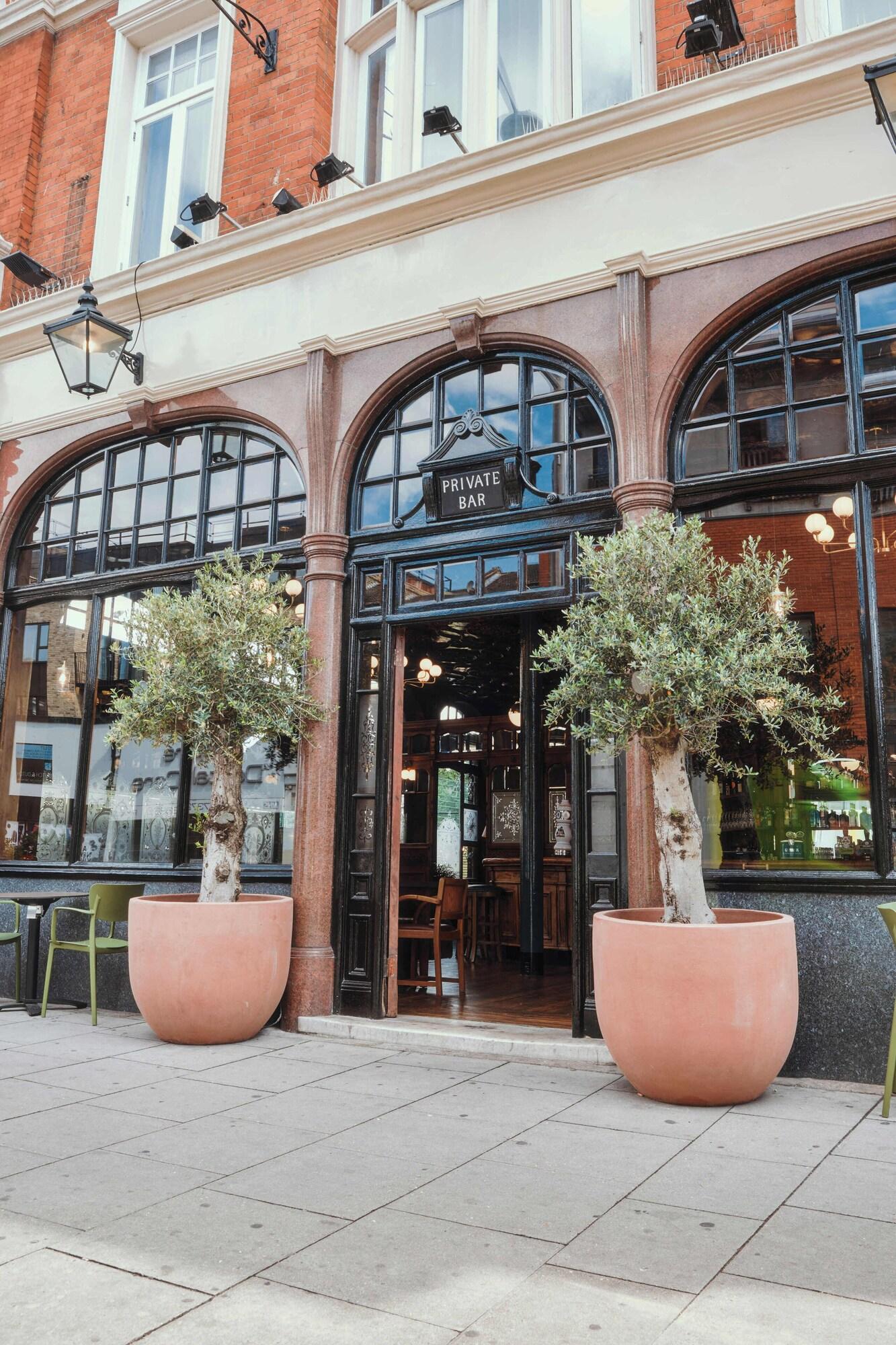 Vista Exterior The Black Lion Pub & Boutique Guesthouse