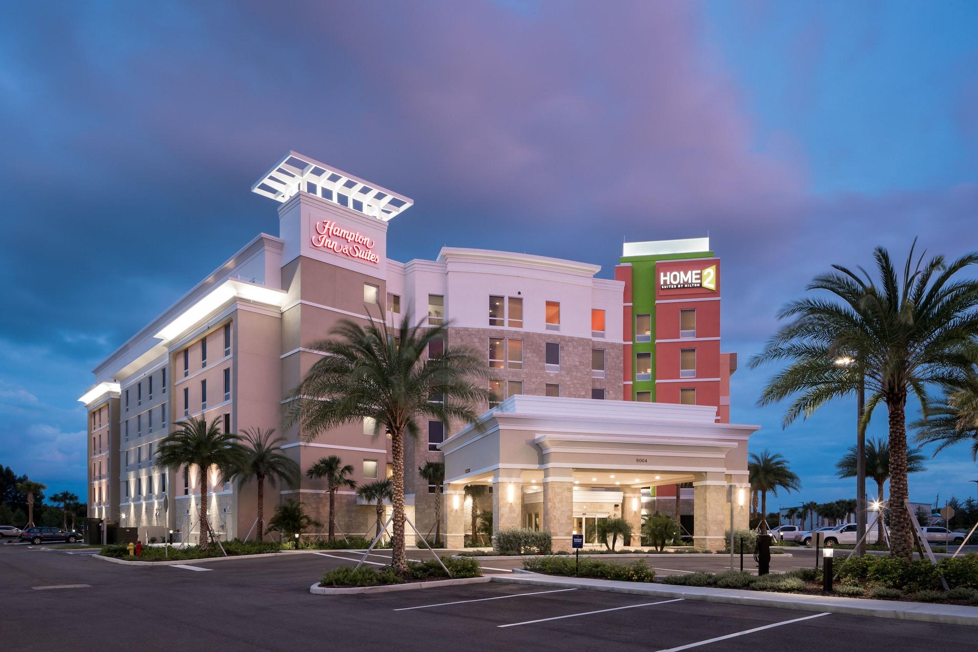 Vista Exterior Hampton Inn & Suites Cape Canaveral Cruise Port