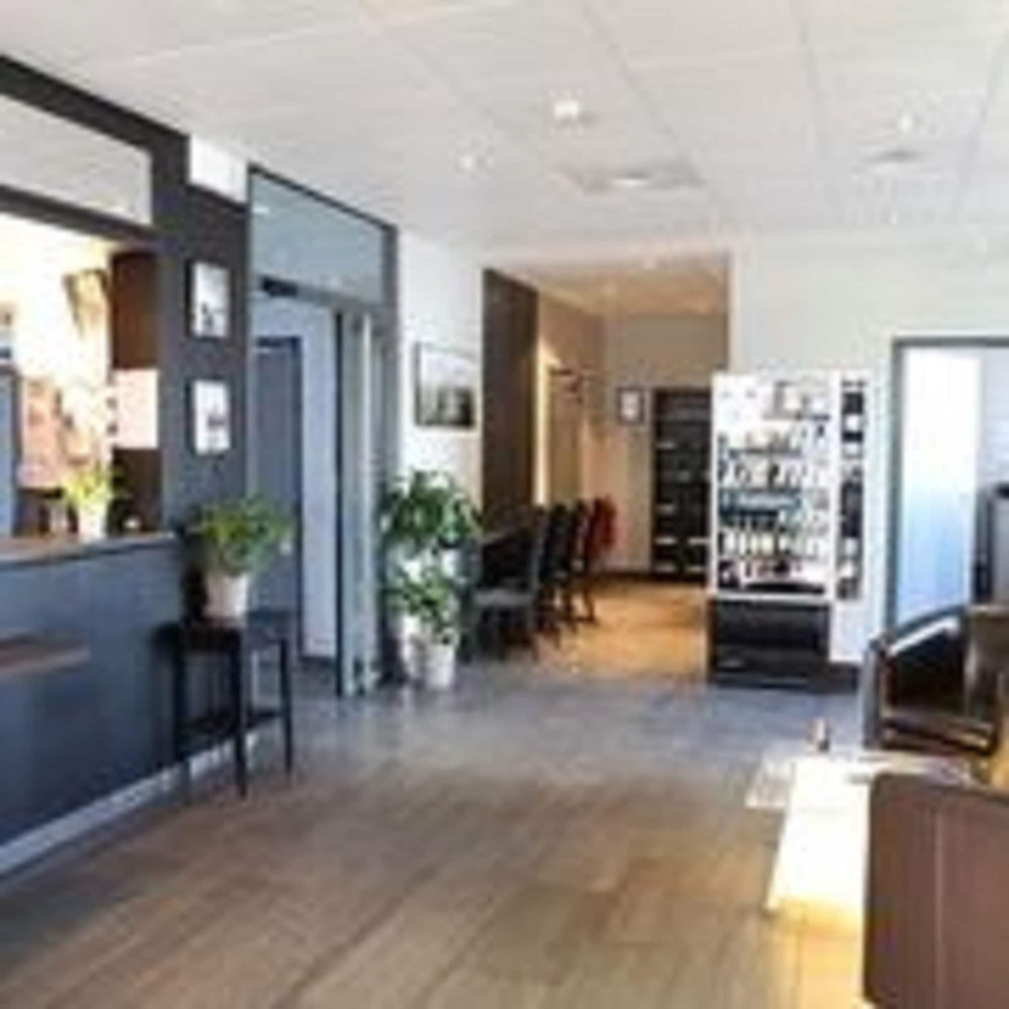 Vista Lobby Adonis Paris Sud