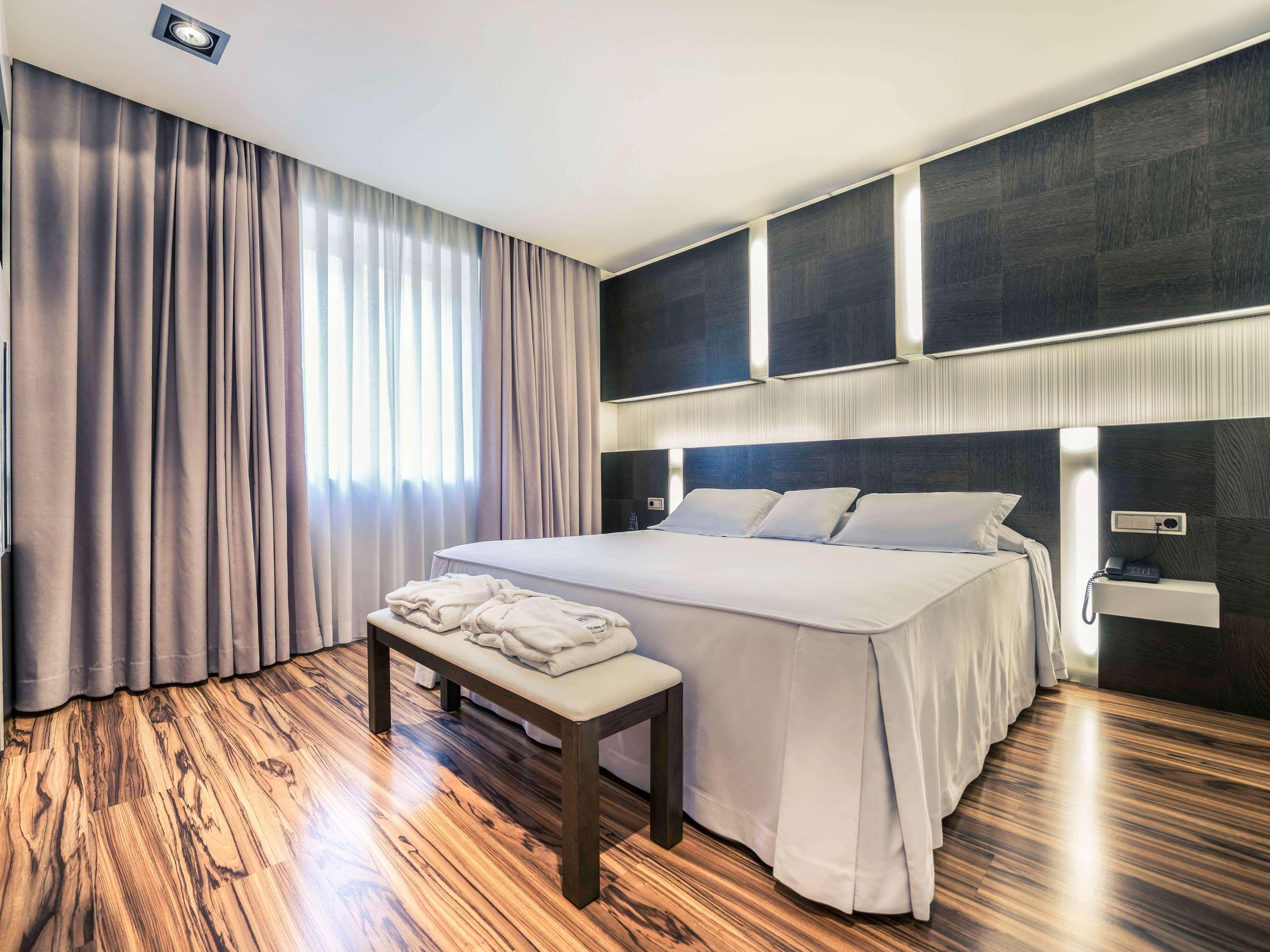 Vista Exterior Mercure Carlton Rioja