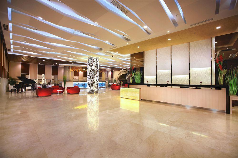 Vista Lobby Atria Hotel Malang