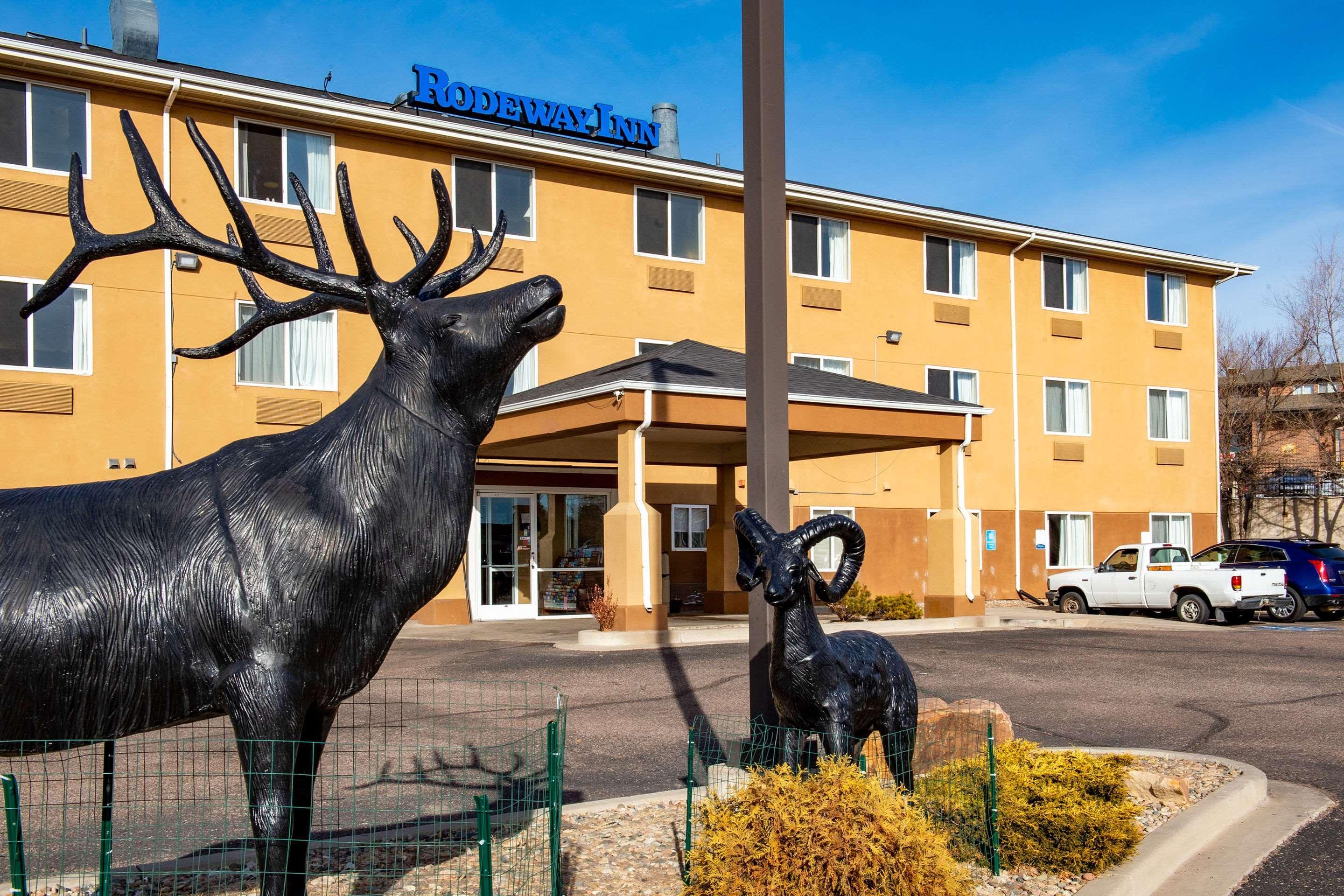 Vista Exterior Rodeway Inn Central Colorado Springs