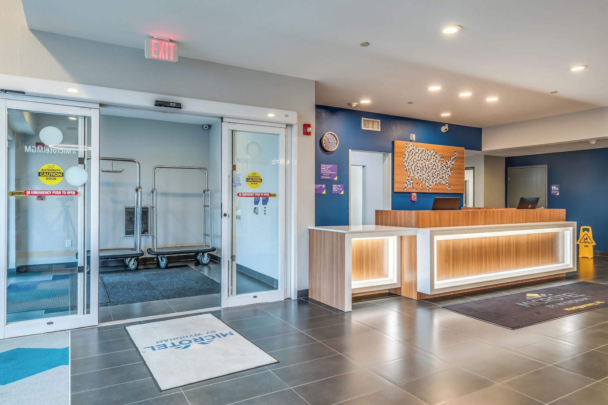 Vista Lobby Microtel Inn & Suites by Wyndham Montgomery