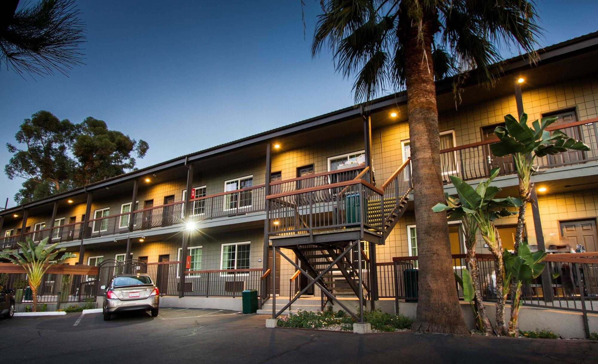 Vista Exterior Granada Inn