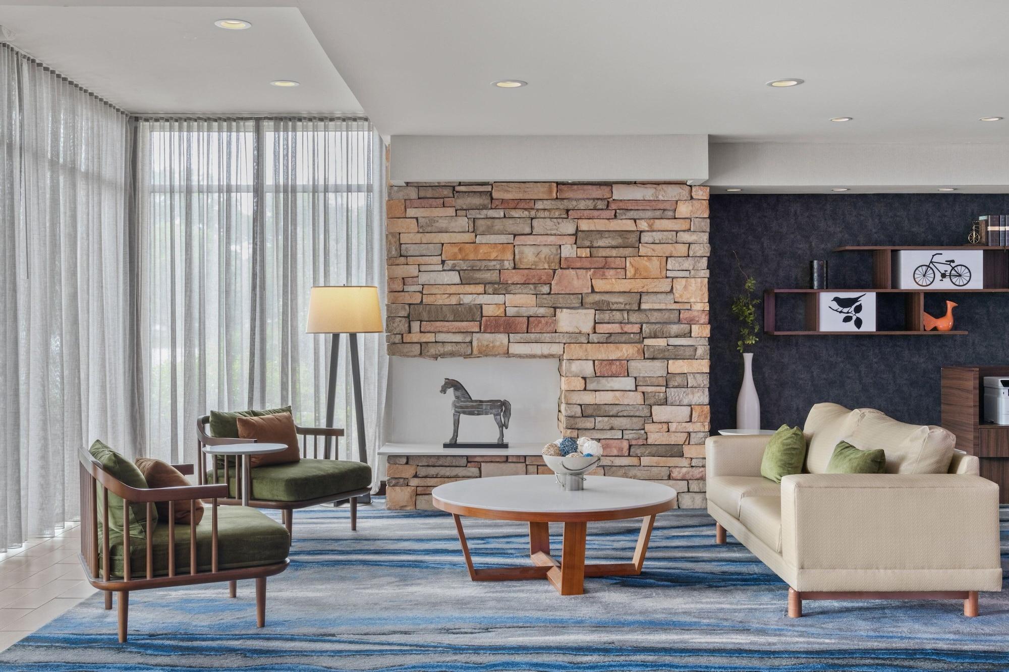Vista Lobby Fairfield Inn & Suites by Marriott Alexandria