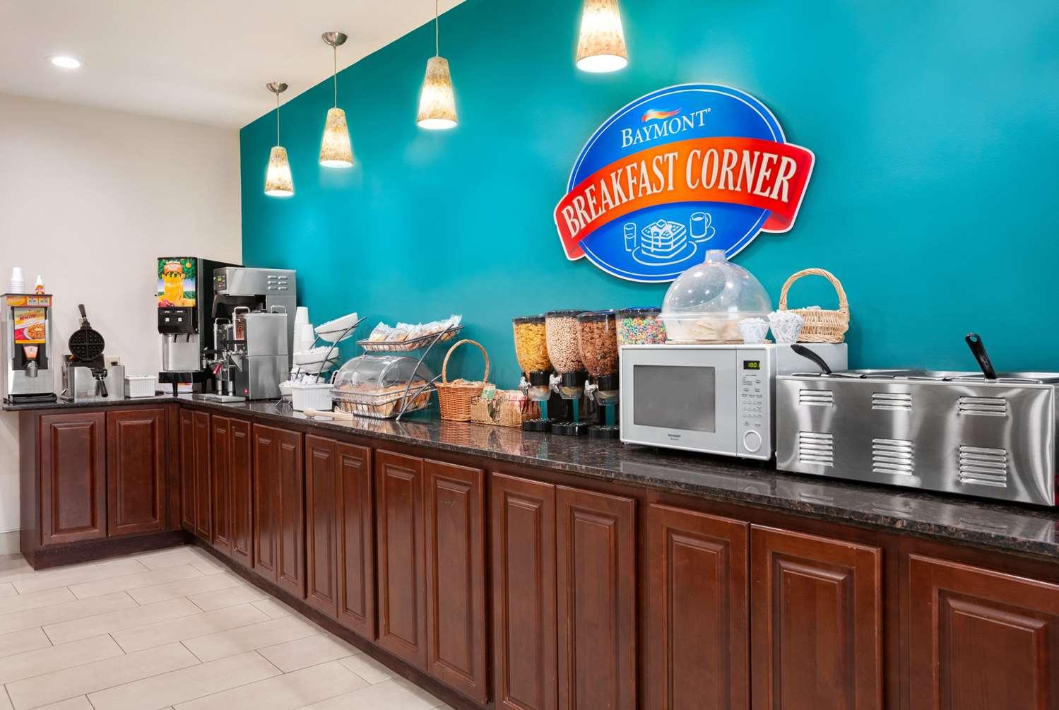 Restaurant Spark by Hilton Evansville East, IN