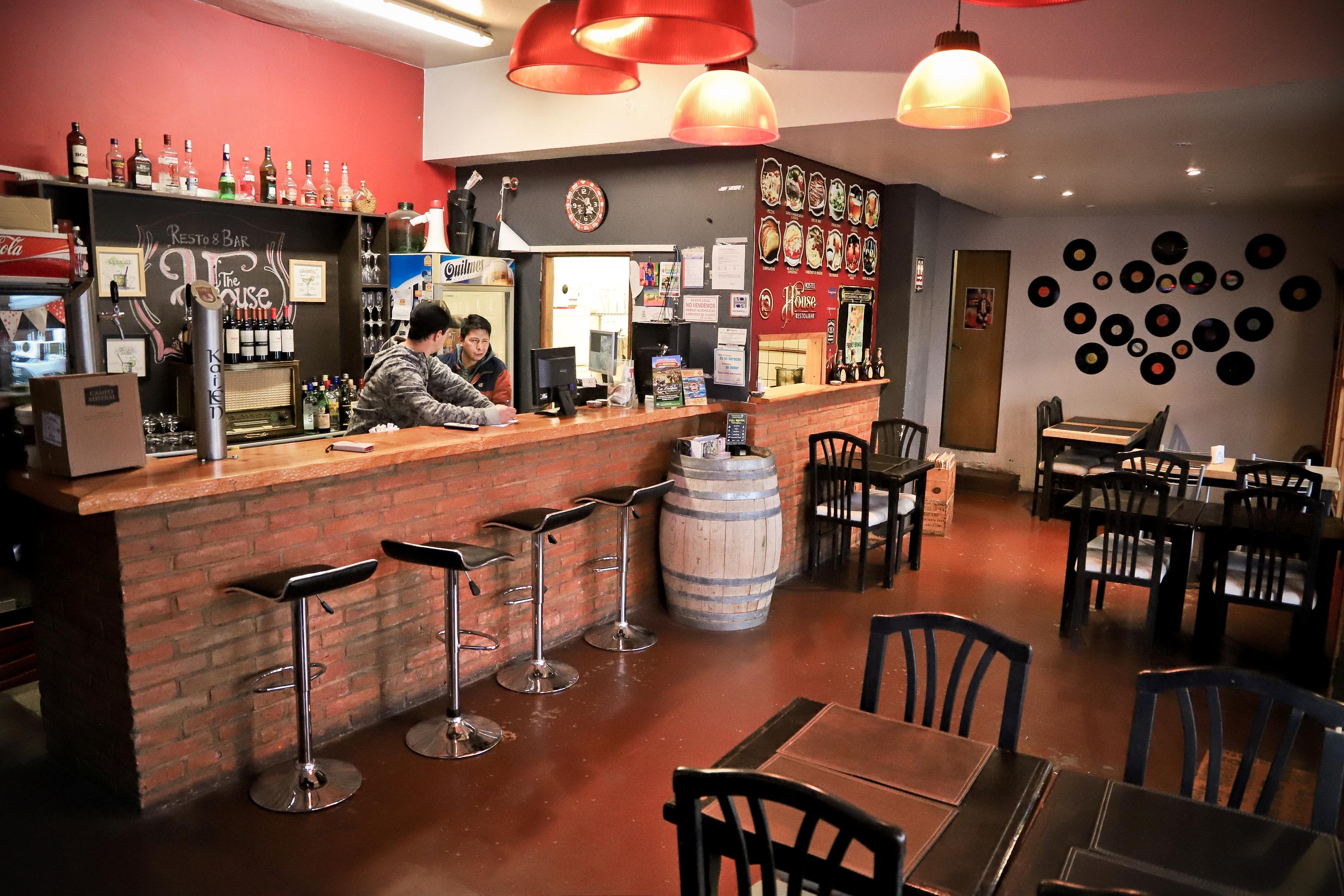 Salón de Baile The House Hostel Resto & Bar