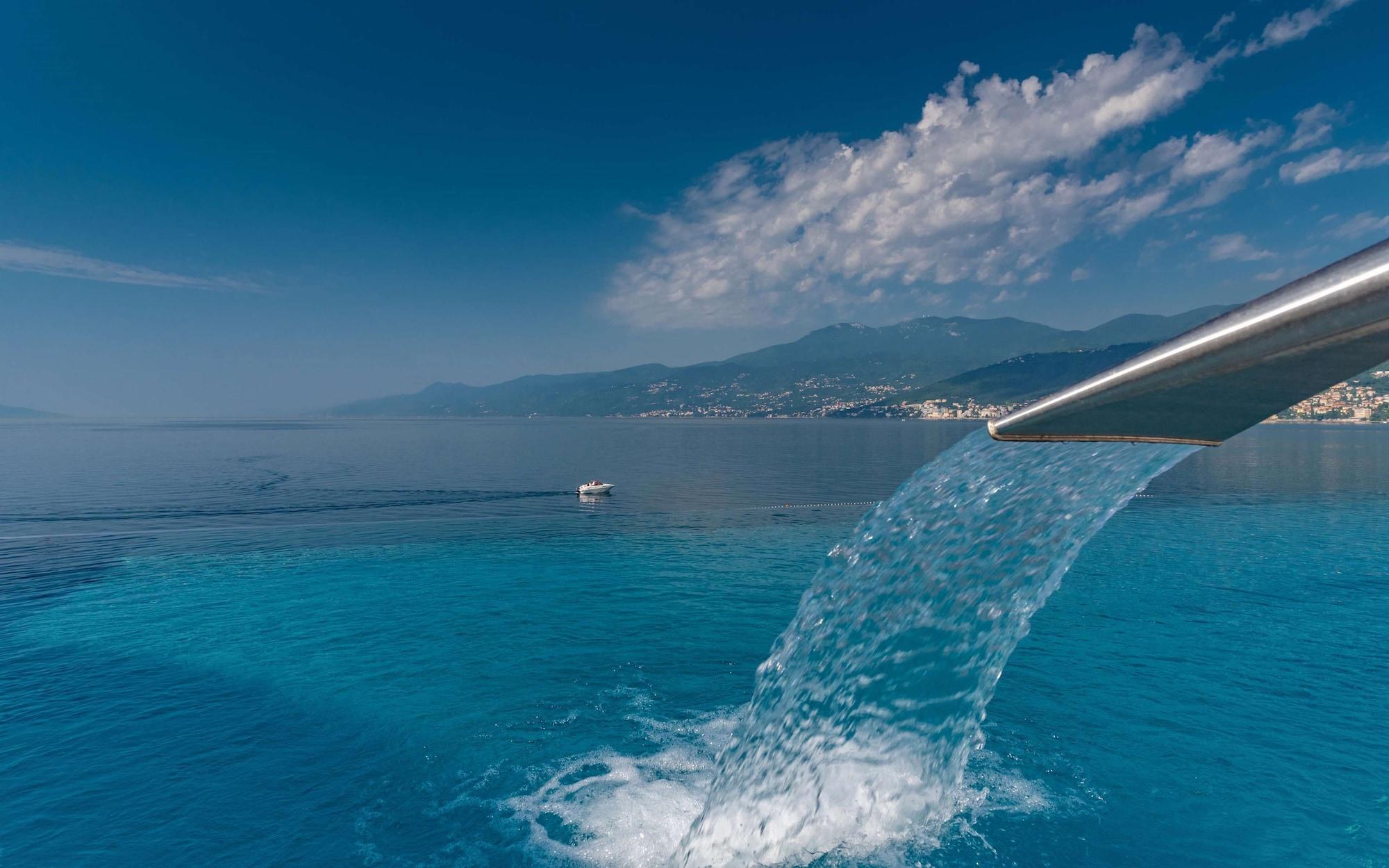 Vista Exterior Hilton Rijeka Costabella Beach Resort & Spa