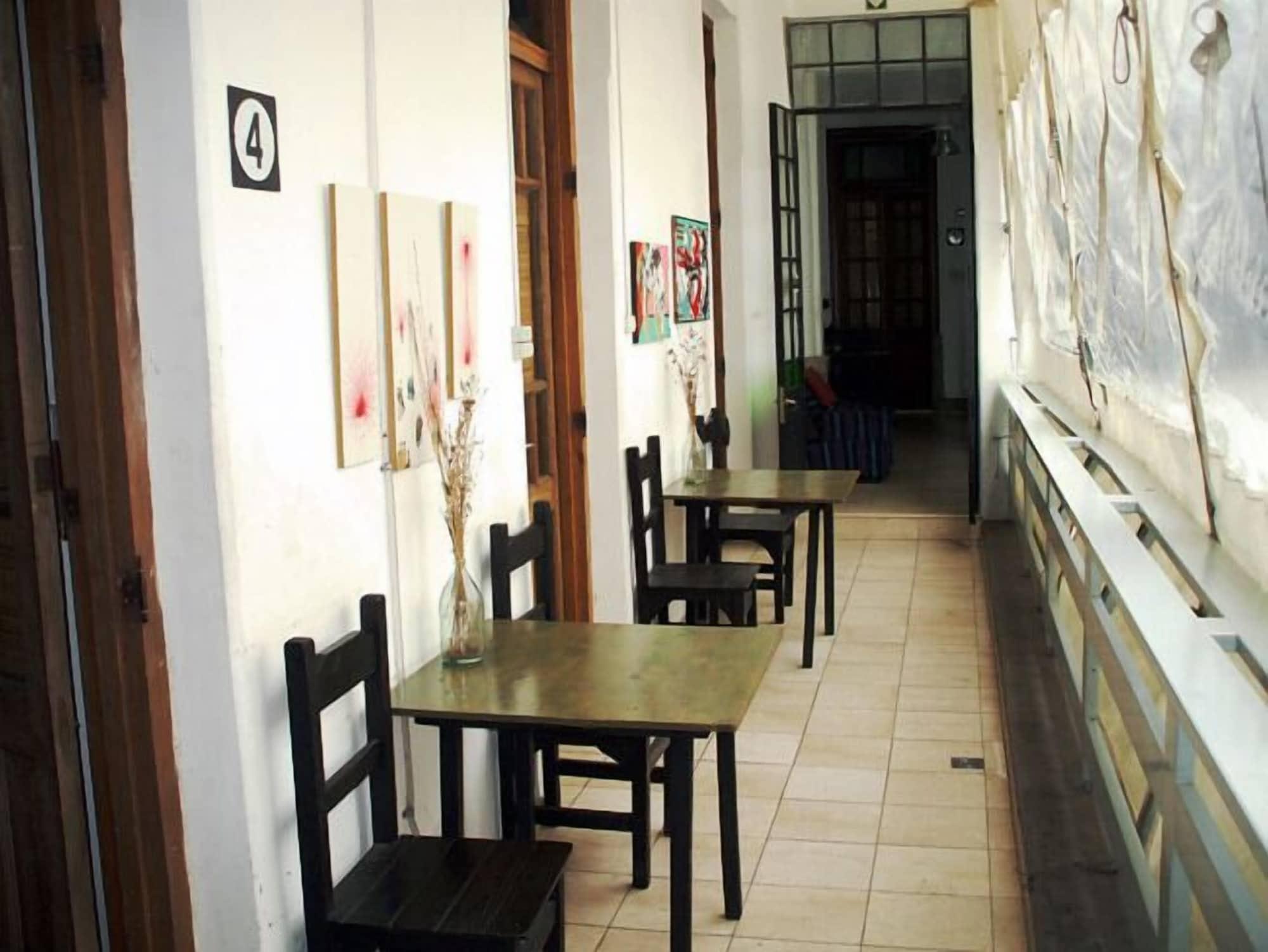 Varios Llanura Hostel