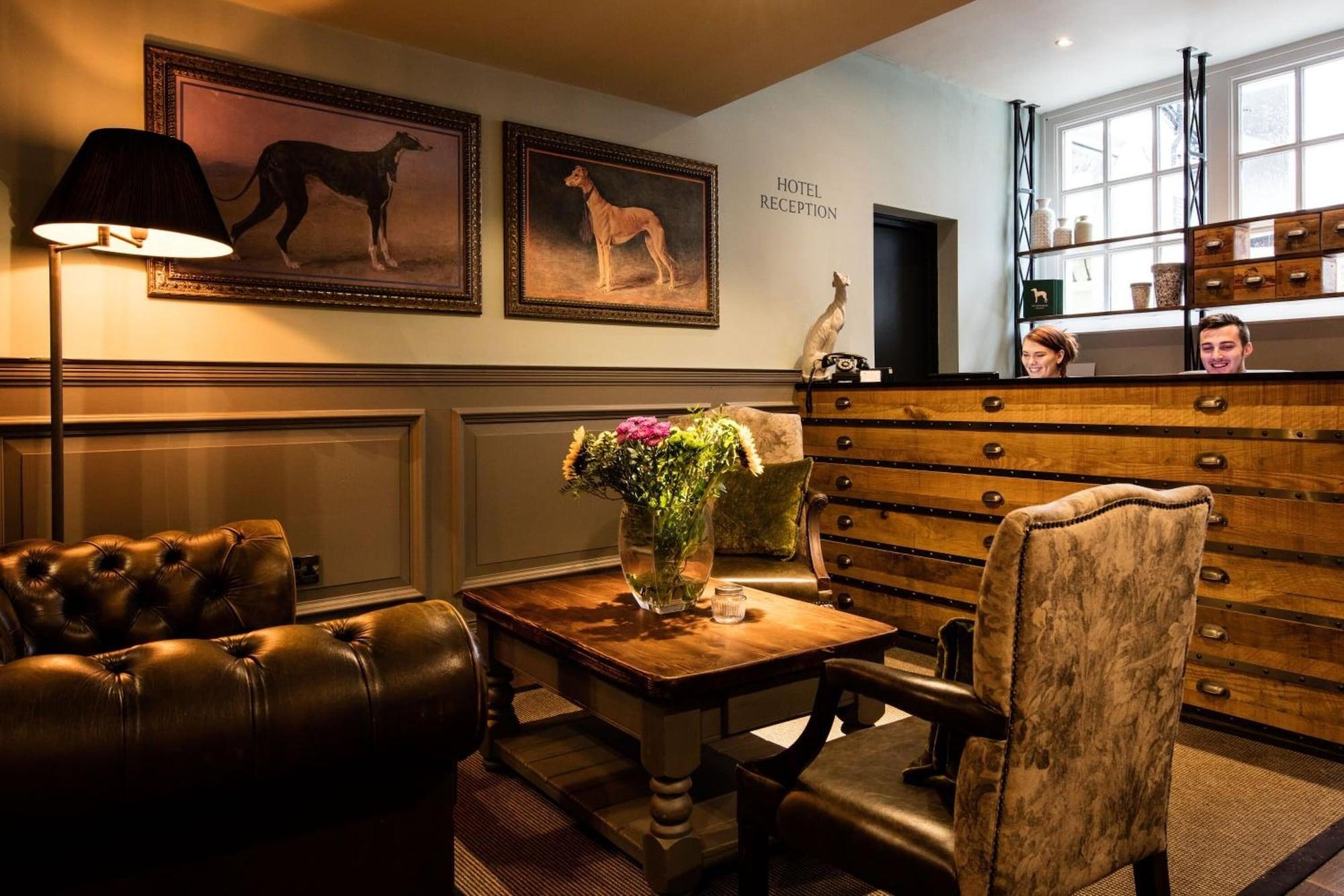 Vista Lobby Greyhound Hotel
