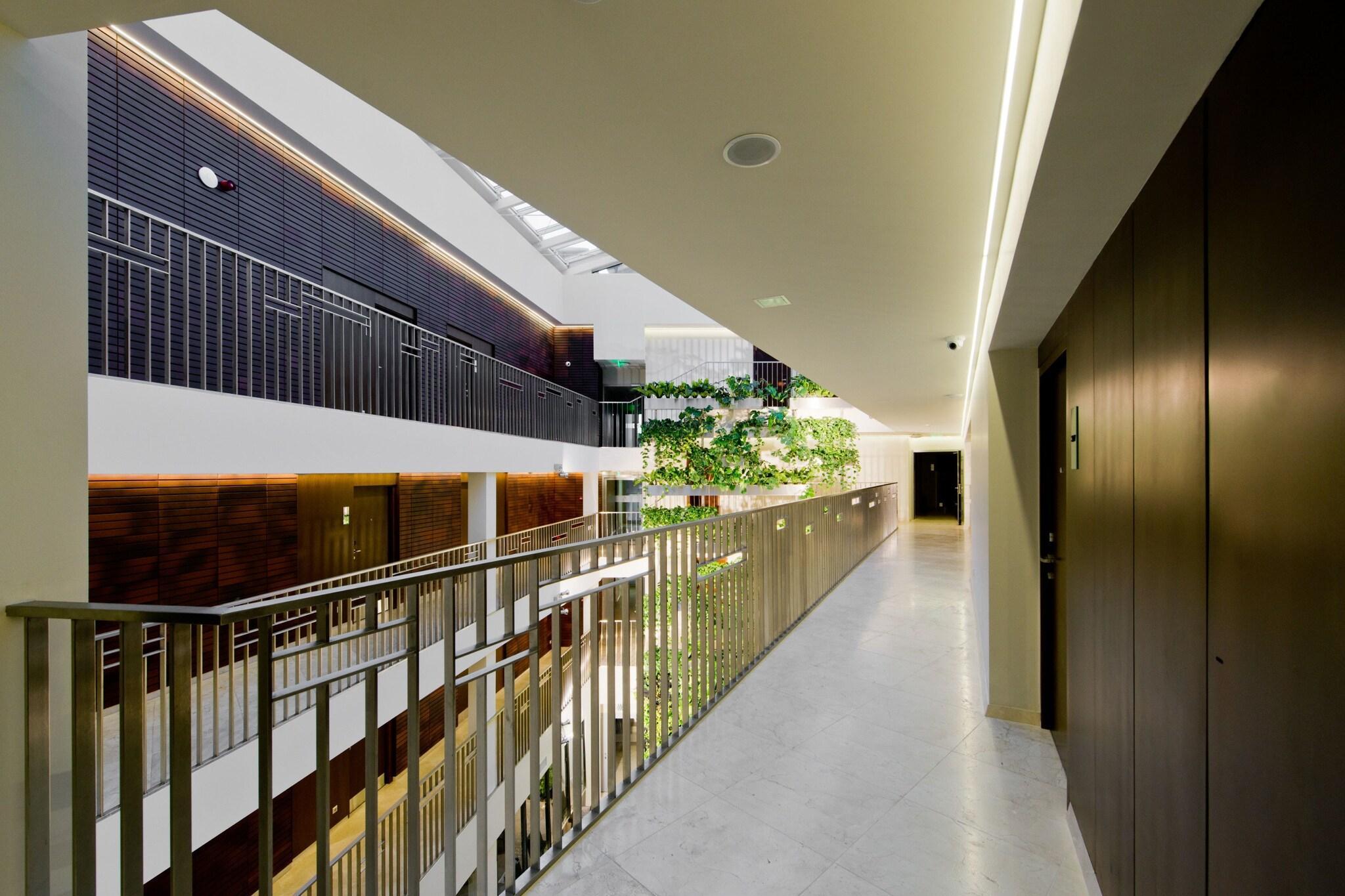 Vista Lobby Mana Suites & Sea