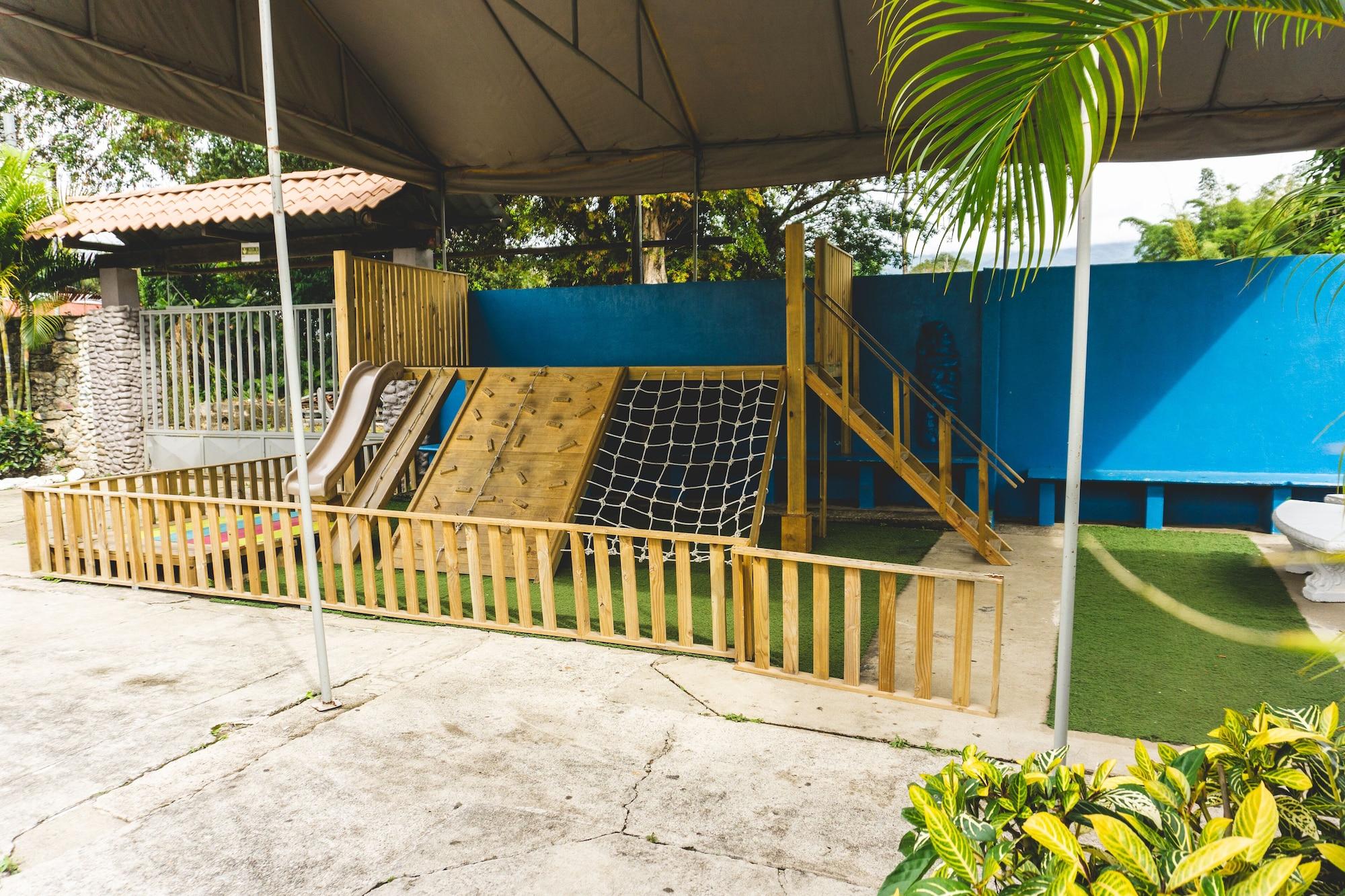 Instalaciones Recreativas Cabinas El Prado