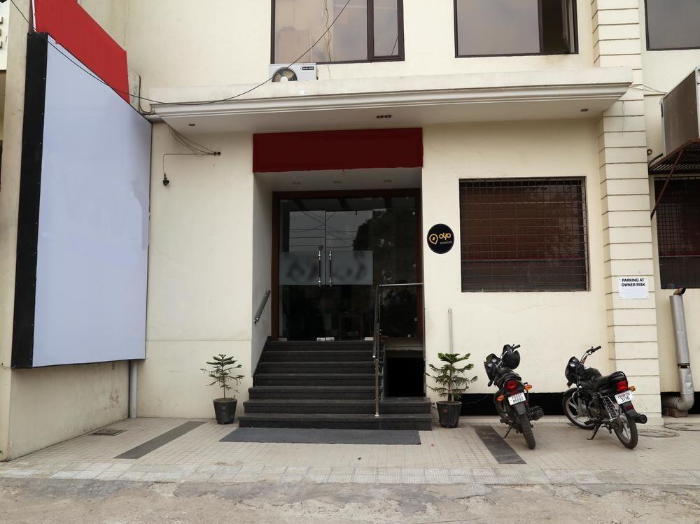 Vista Exterior OYO 2904 near Football Chowk
