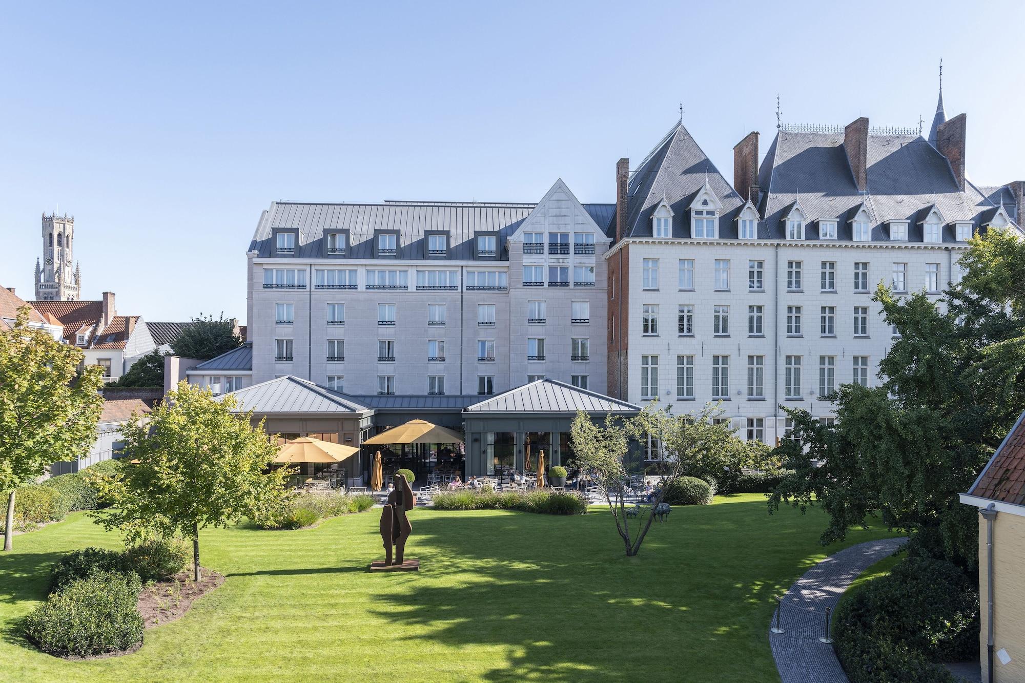 Vista Exterior Dukes’ Palace – by Dukes’ Hotel Collection