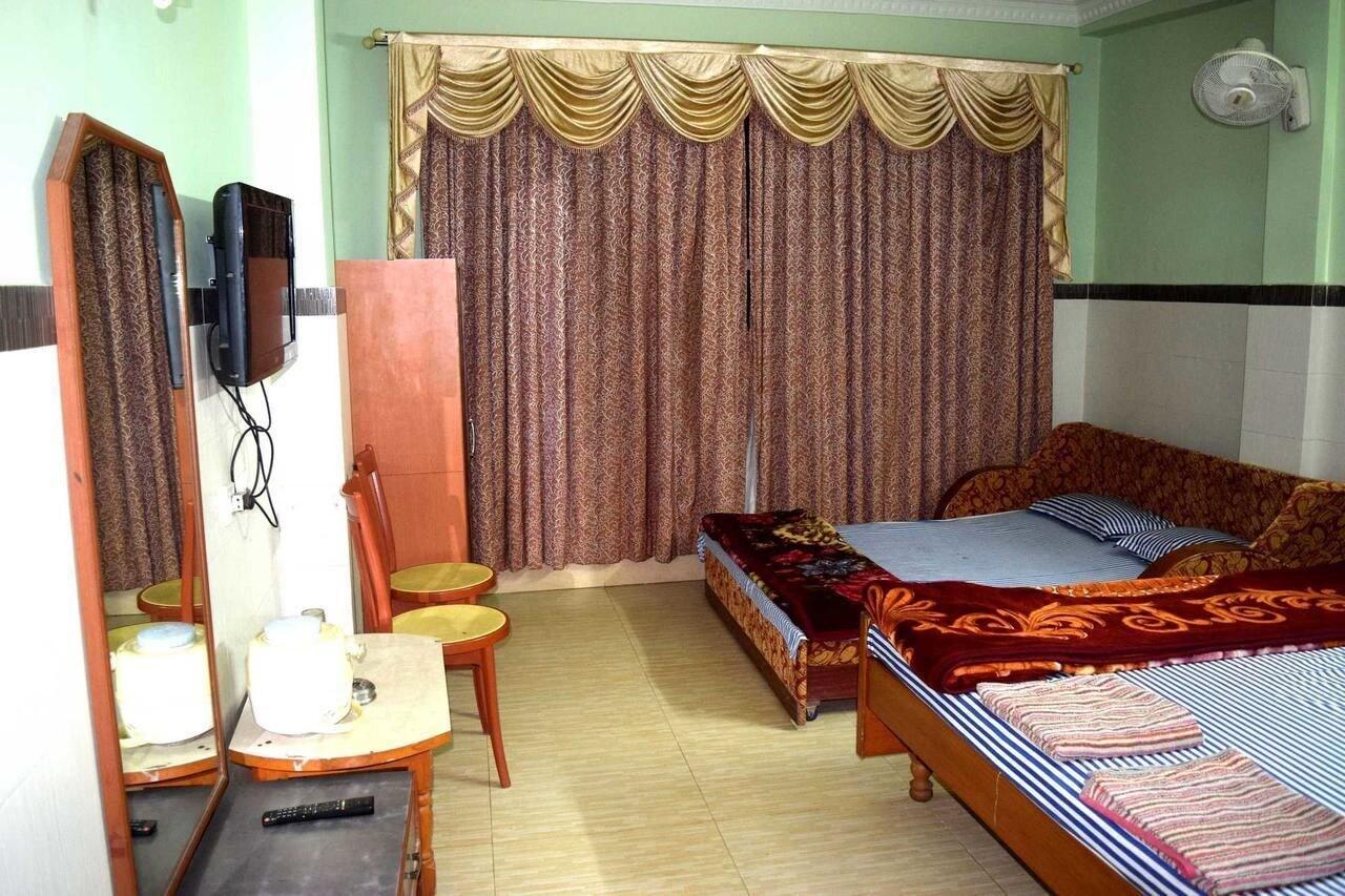 Varios Hotel Charu