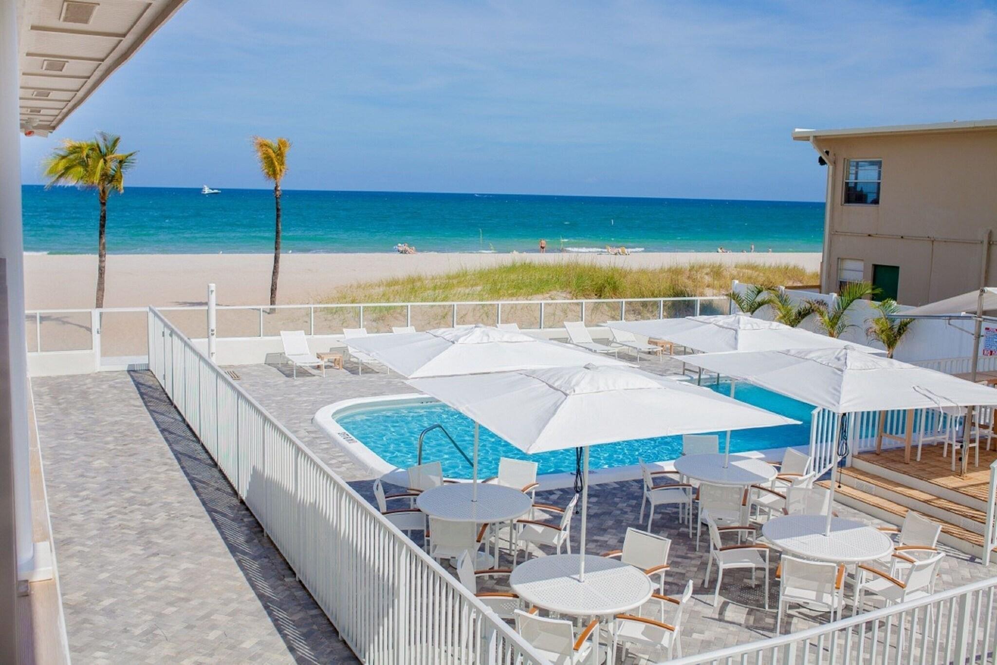 Vista Exterior Tides Inn Hotel